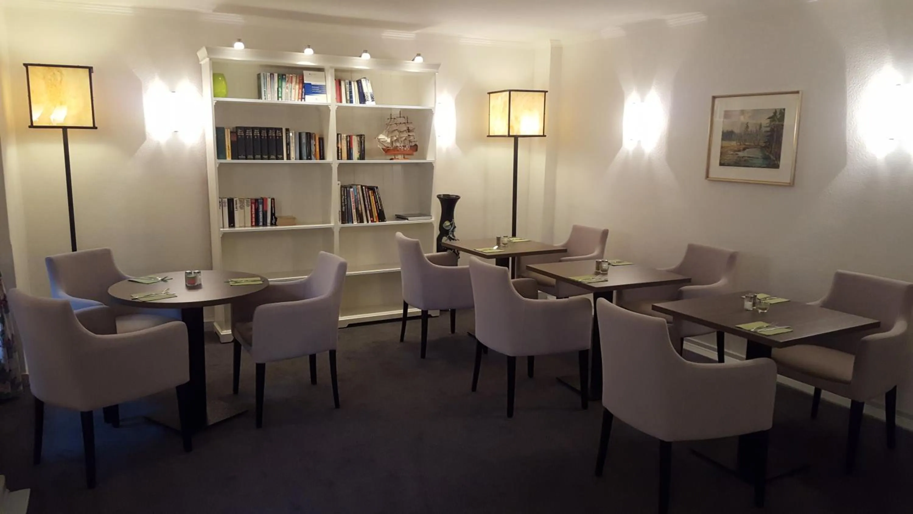 Restaurant/places to eat in Hotel Niederrad