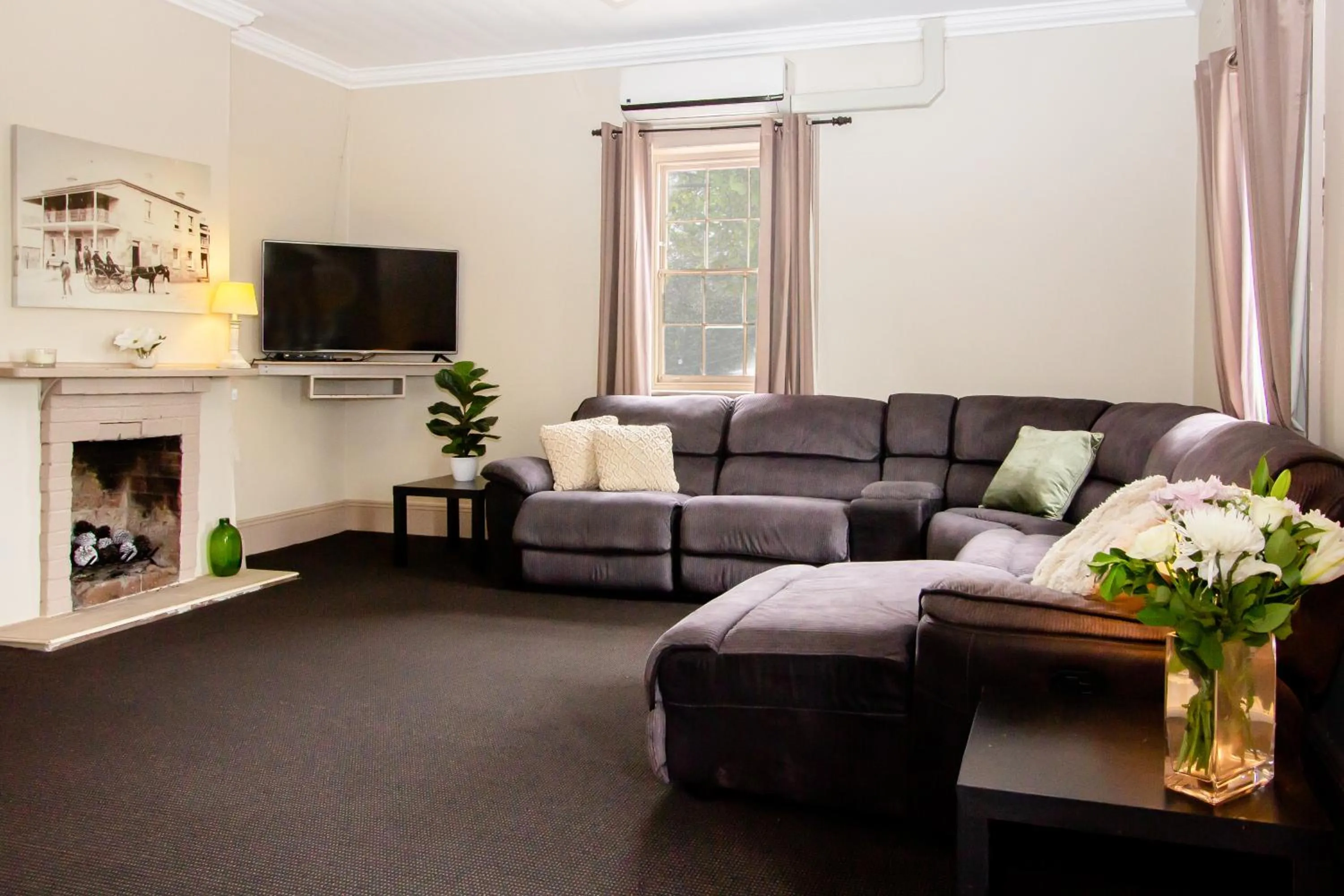 Communal lounge/ TV room in The Globe Hotel, Rylstone