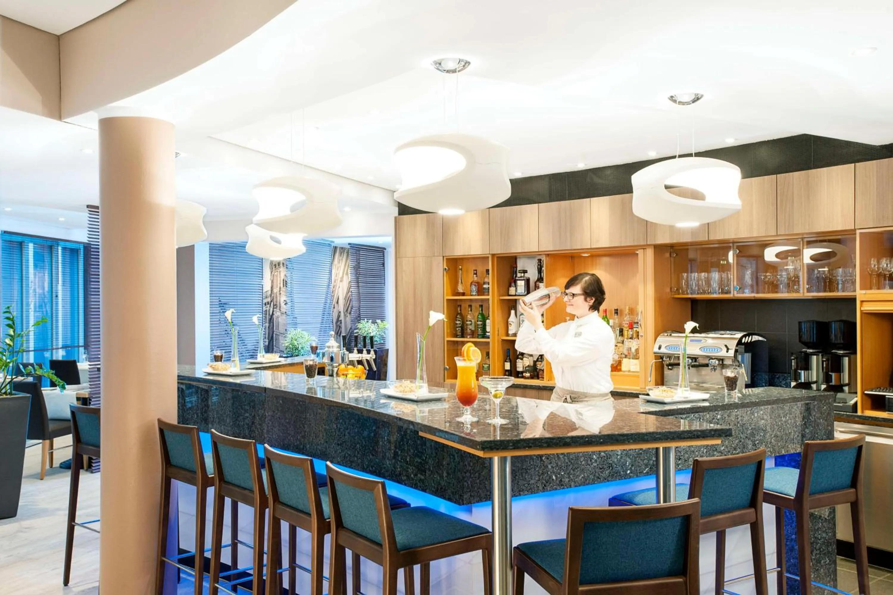 Lounge or bar in NH München Messe