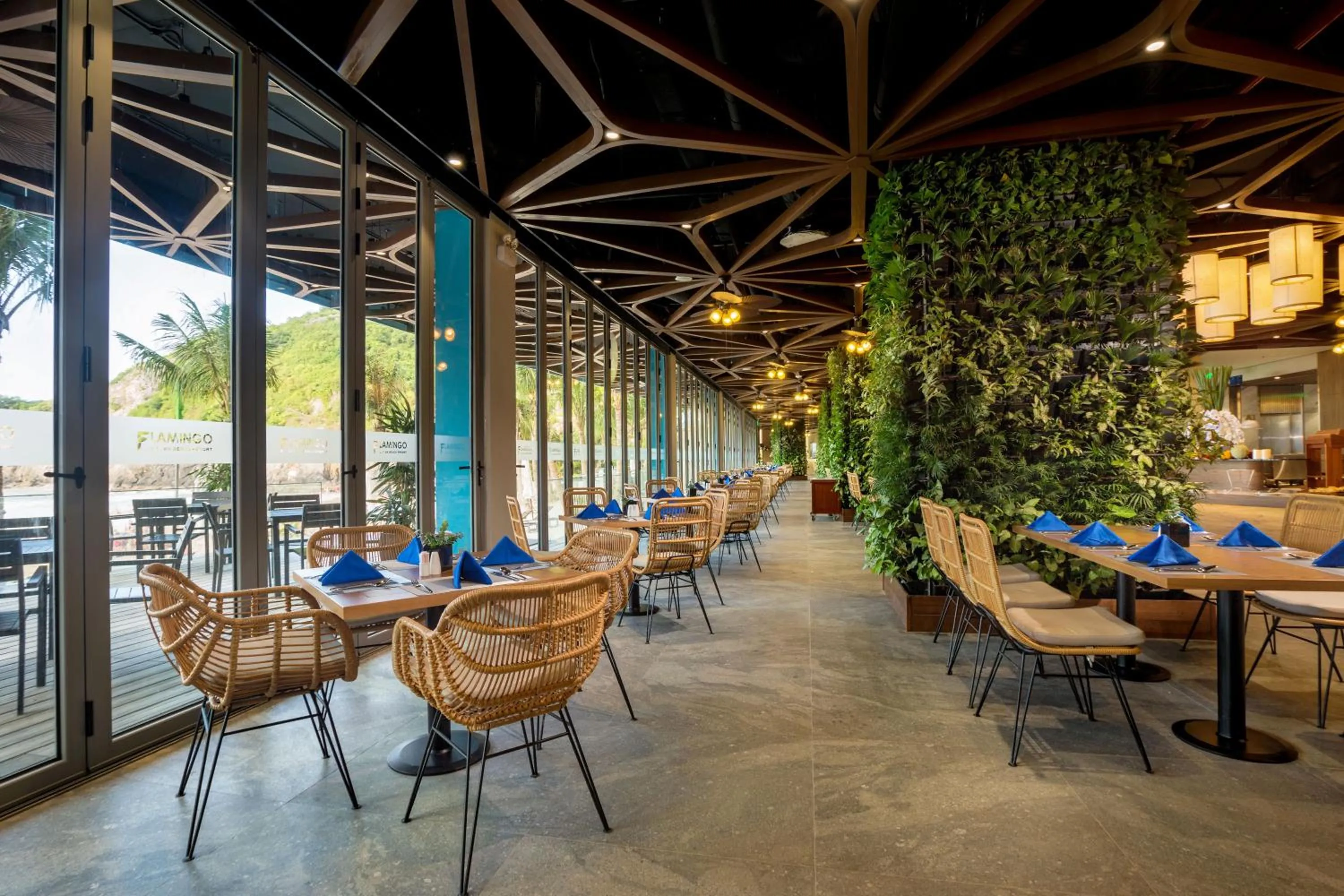 Restaurant/places to eat in Flamingo Cát Bà Resort Managed by Flamingo Hotels & Resorts
