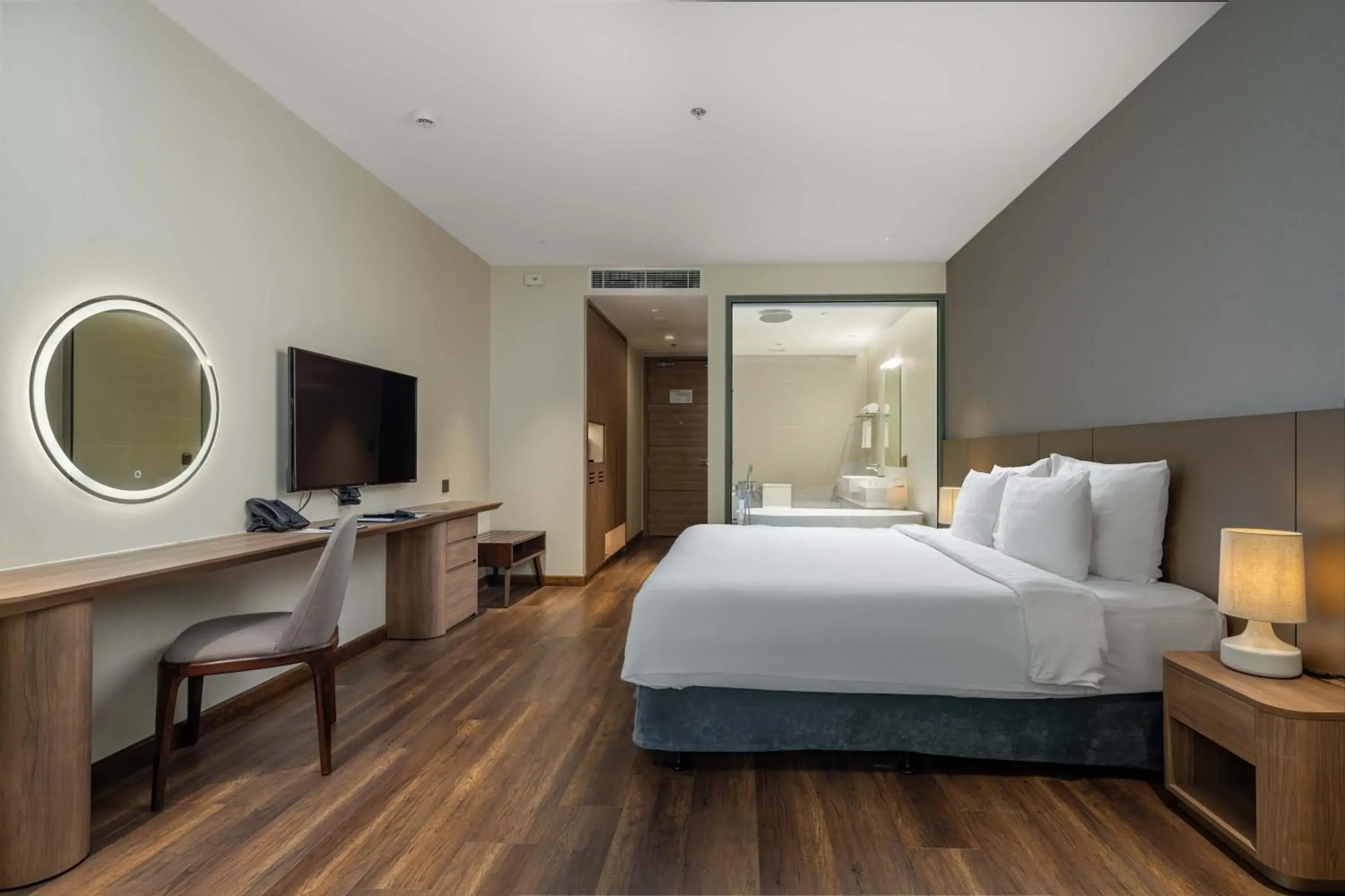 Deluxe Central - Mountain King in Flamingo Cát Bà Resort Managed by Flamingo Hotels & Resorts Deluxe Central - Mountain King in Flamingo Cát Bà Resort Managed by Flamingo Hotels & Resorts