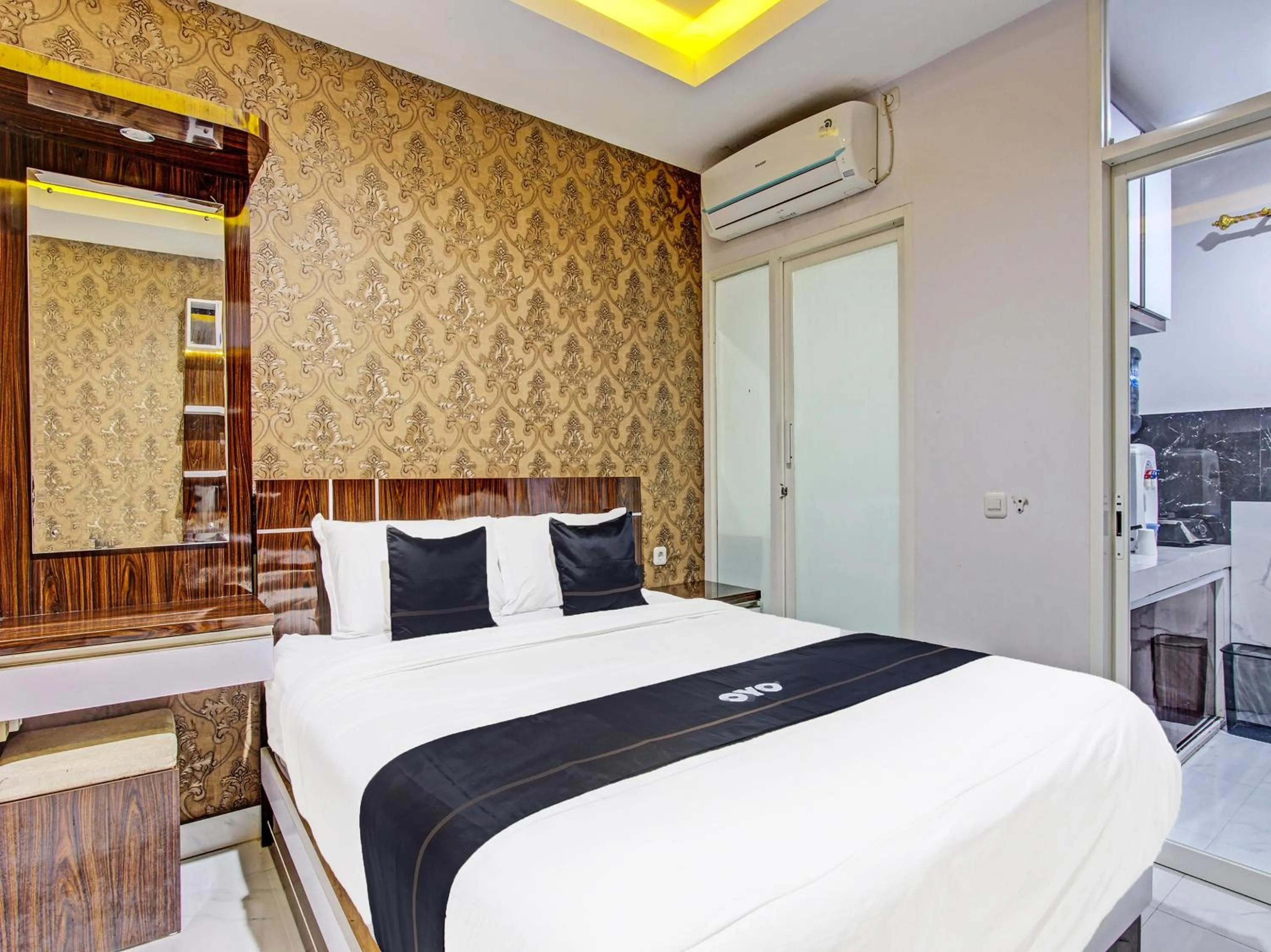 Bedroom in Collection O 90253 DHelomi