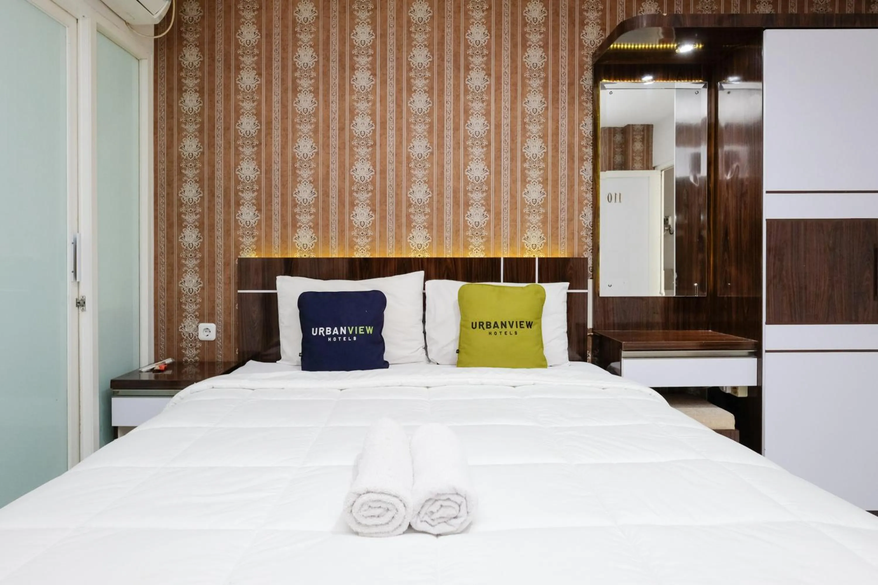 Bedroom, Bed in Urbanview Hotel DHelomi Homestay near UPN Veteran