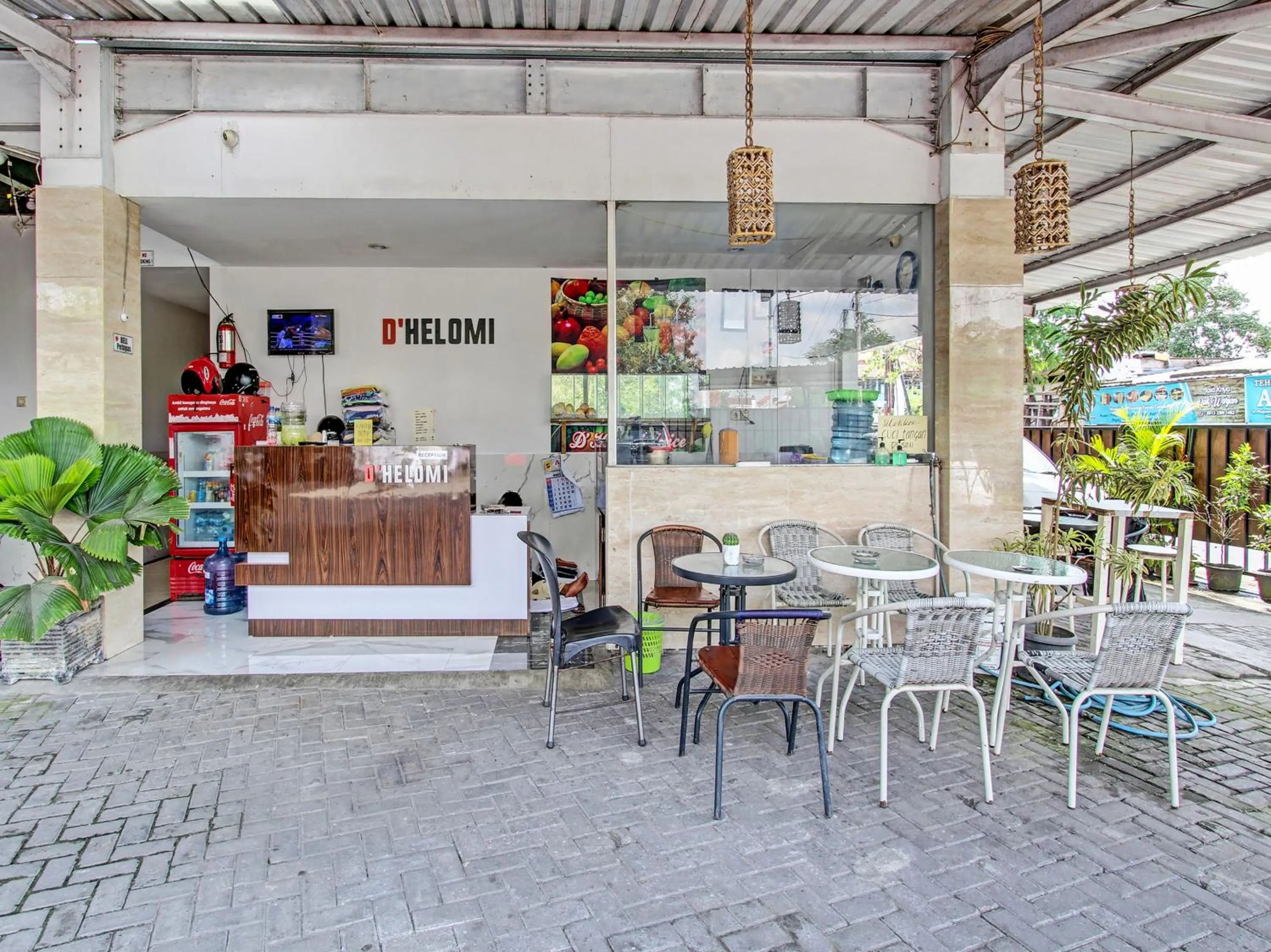 Lobby or reception in Collection O 90253 DHelomi