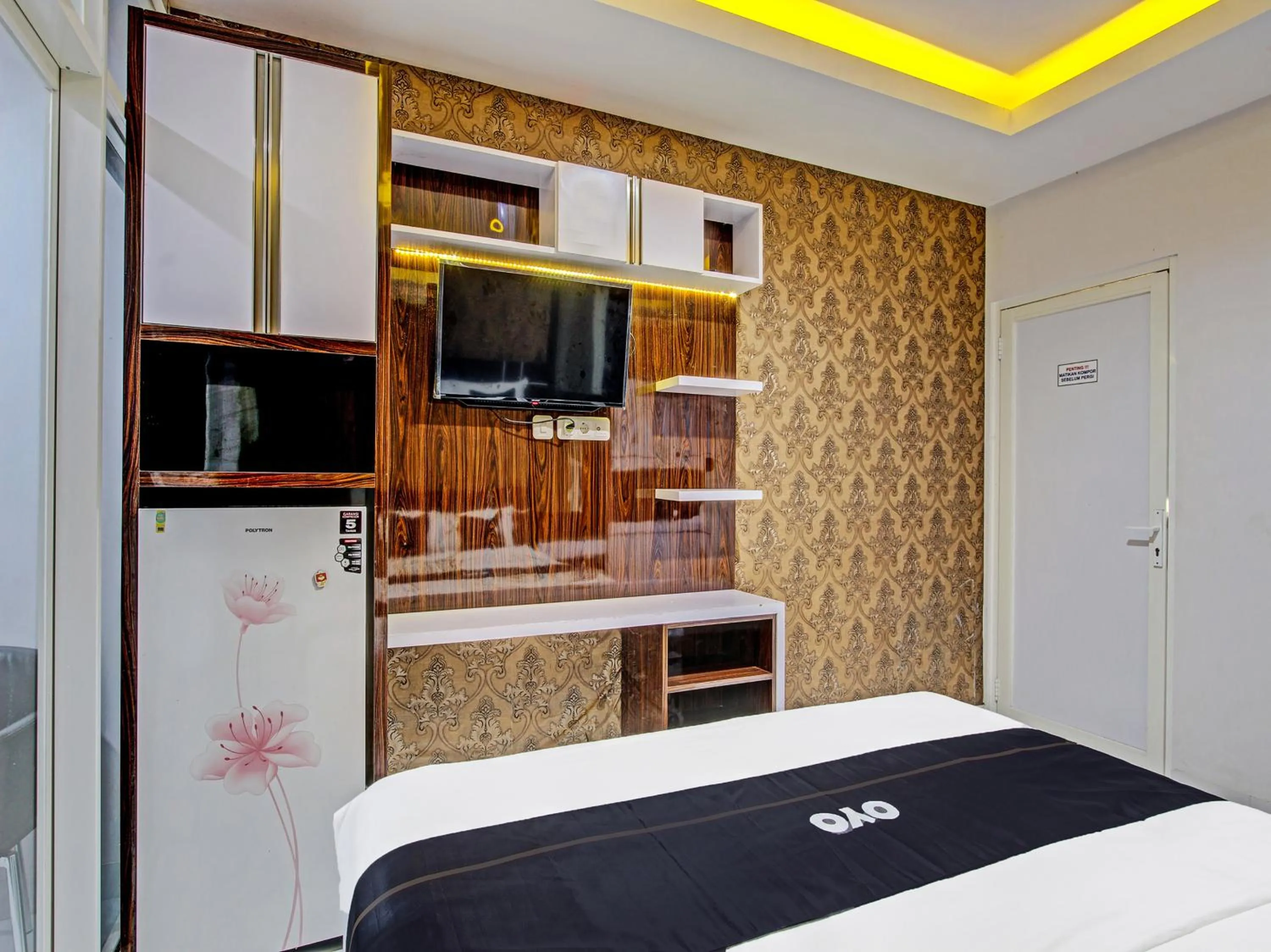 Bedroom in Collection O 90253 DHelomi