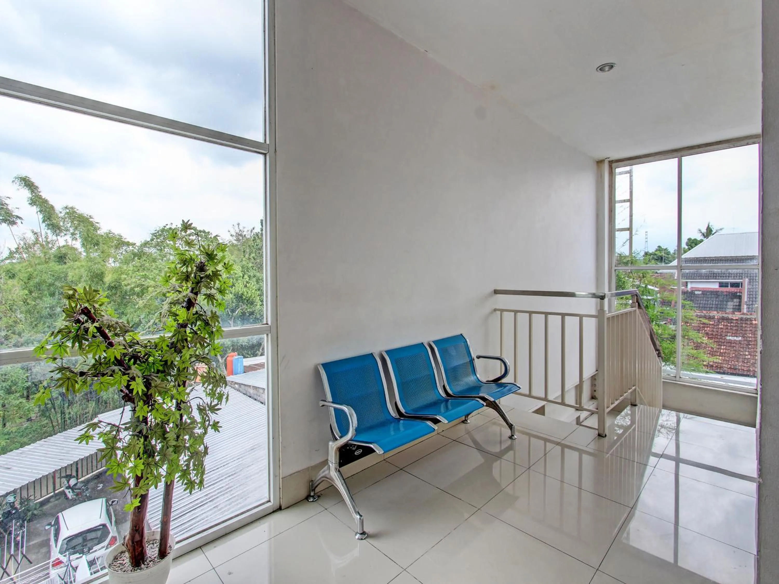 Area and facilities in Collection O 90253 DHelomi