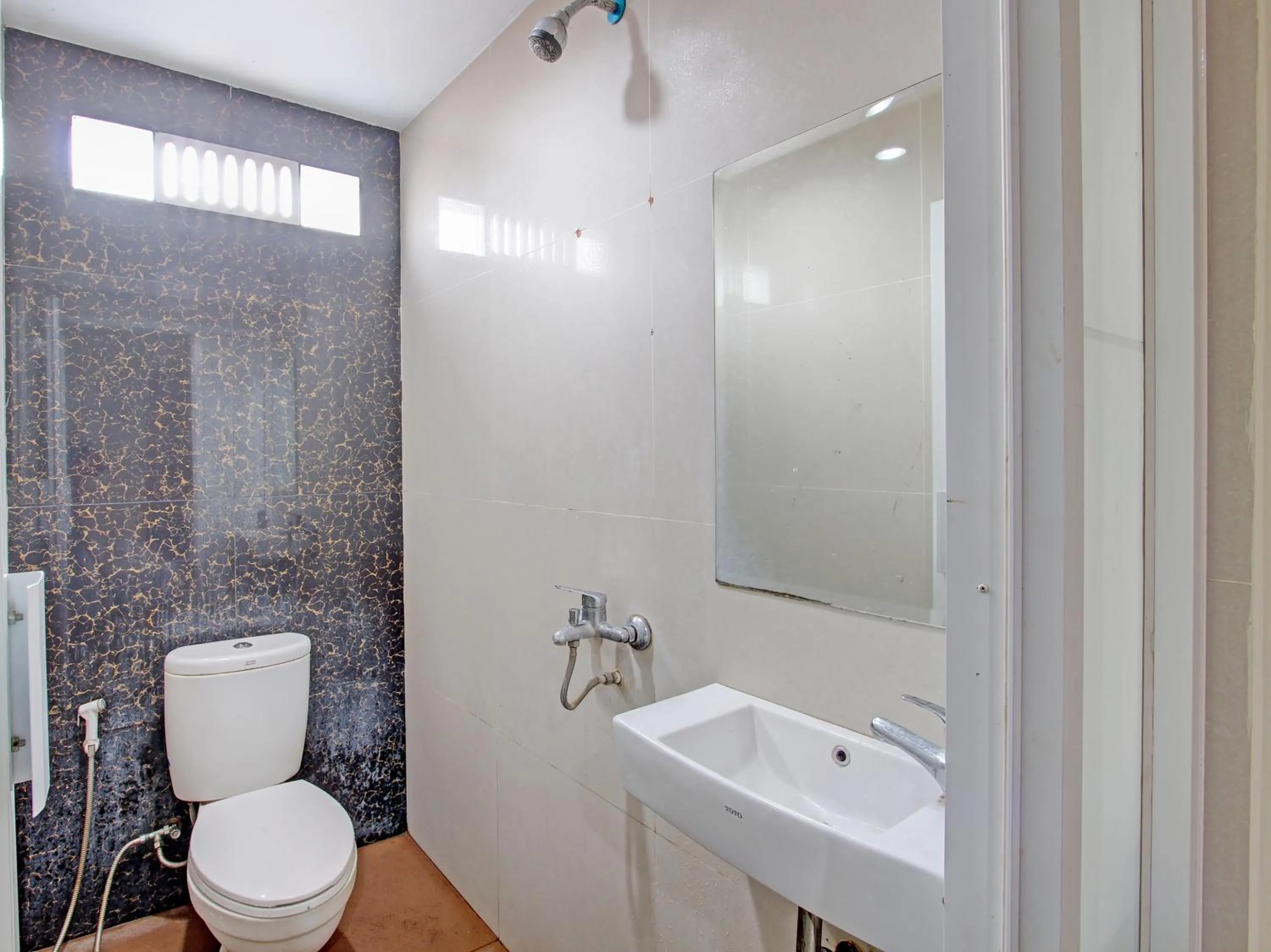 Bathroom in Collection O 90253 DHelomi