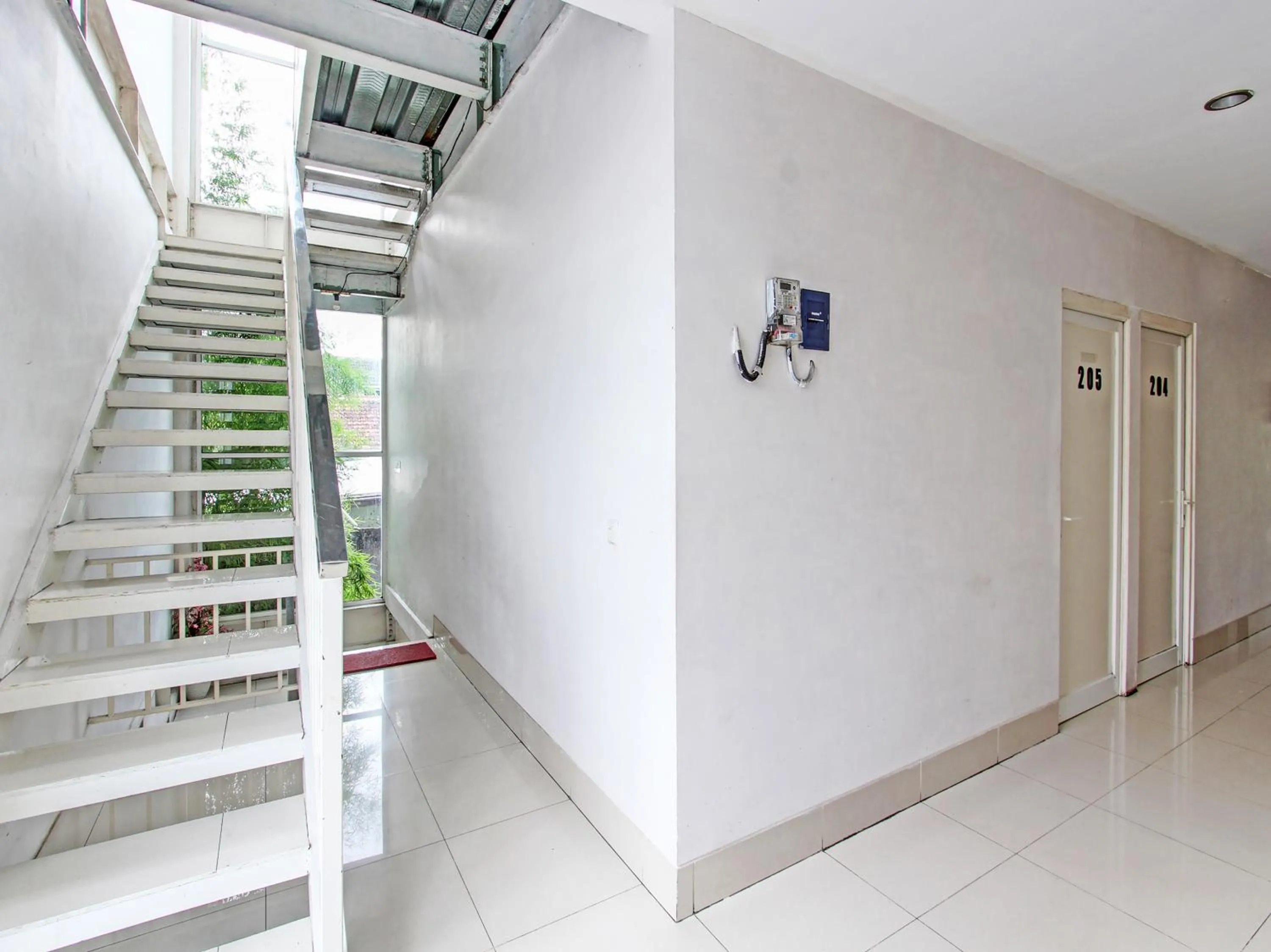 Area and facilities in Collection O 90253 DHelomi