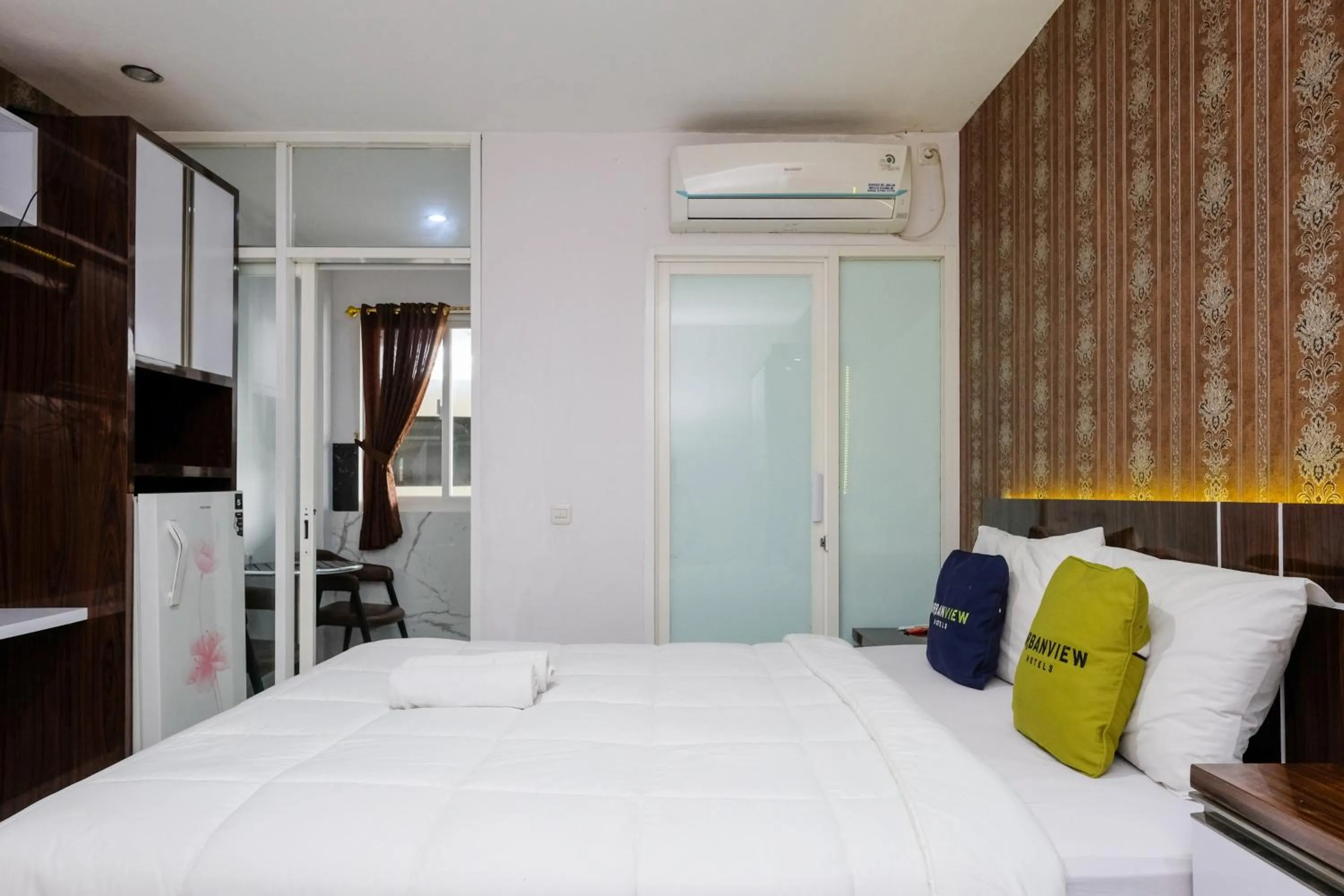 Bedroom, Bed in Urbanview Hotel DHelomi Homestay near UPN Veteran