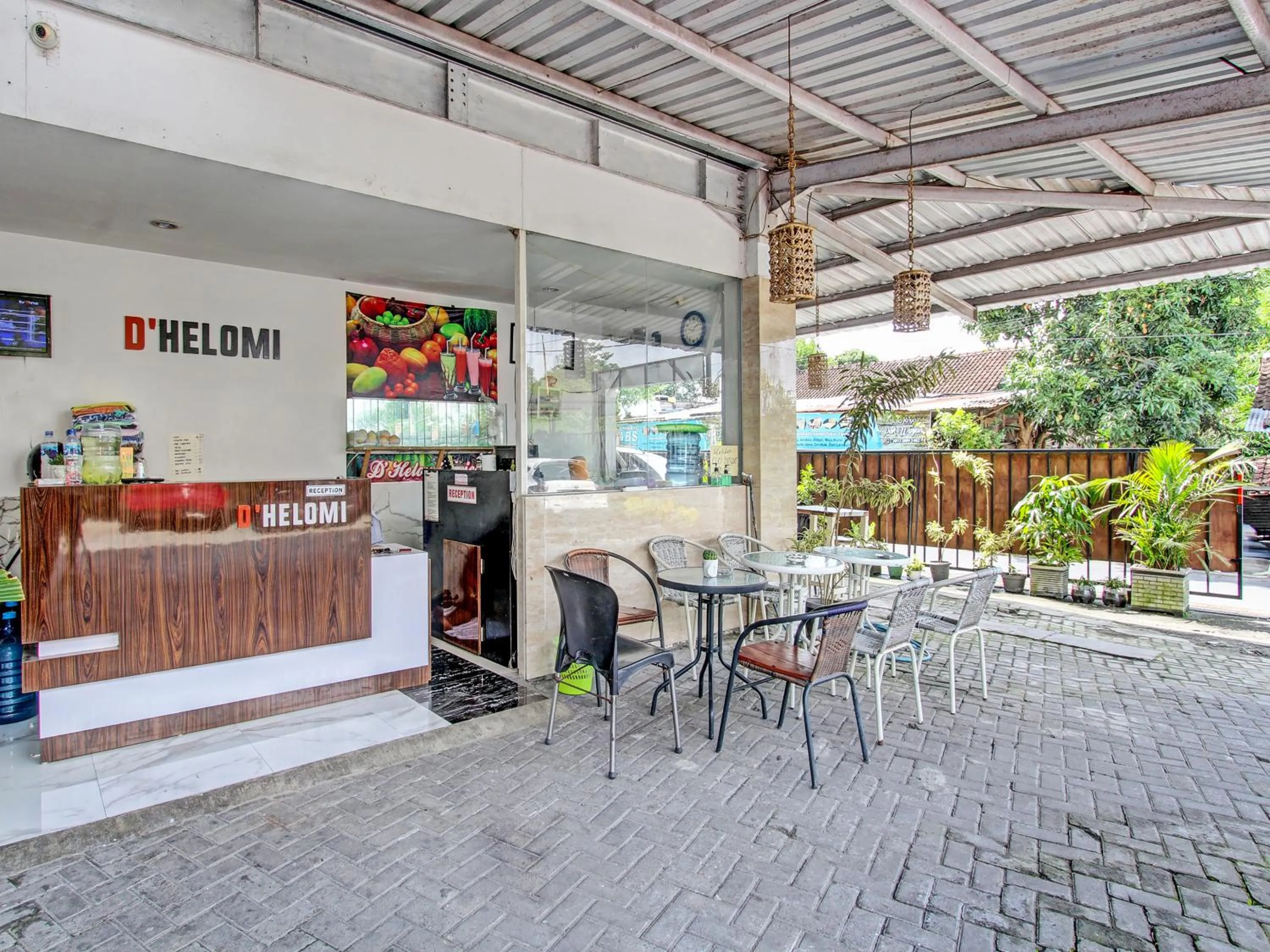 Lobby or reception in Collection O 90253 DHelomi