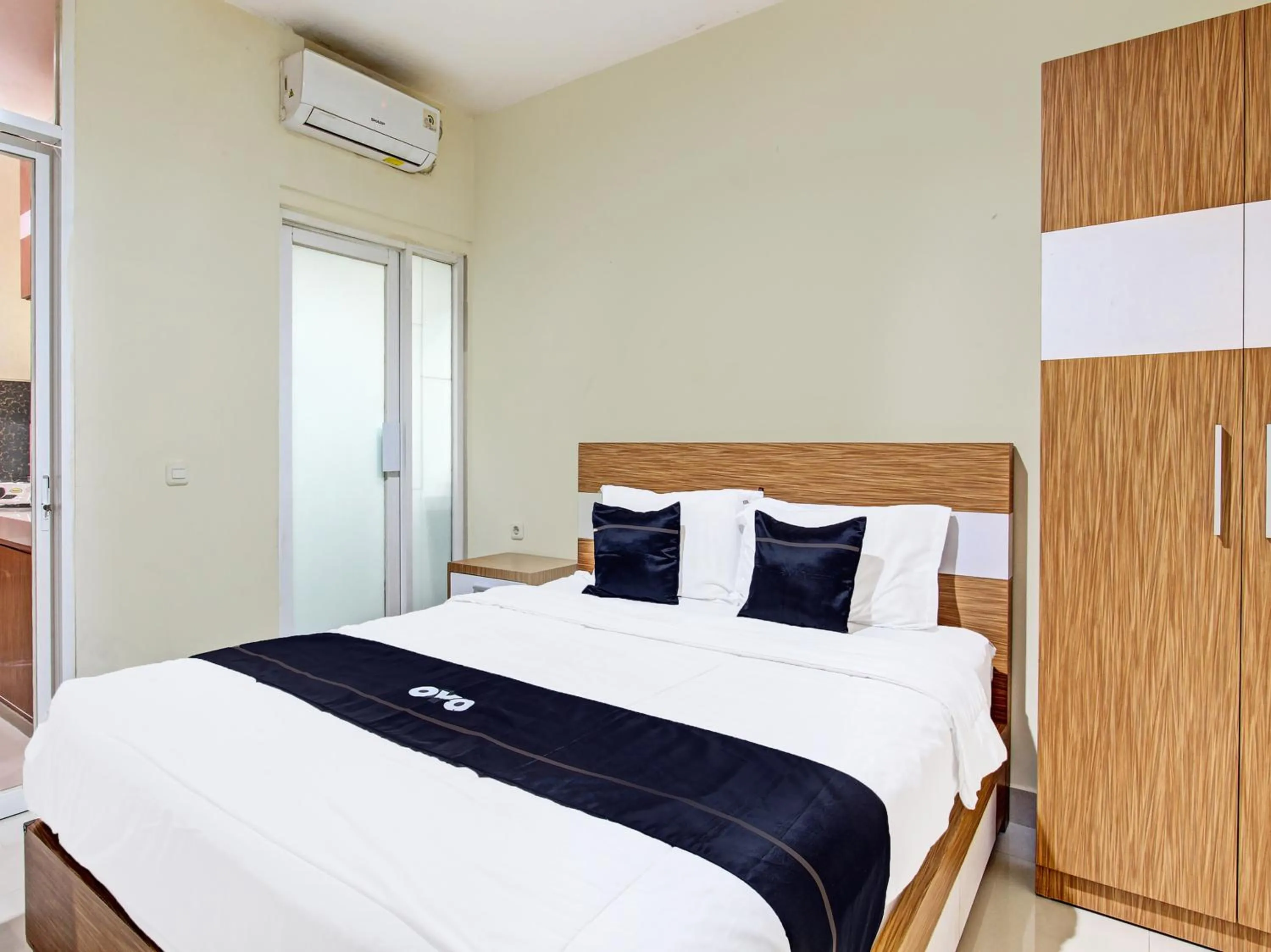 Bedroom in Collection O 90253 DHelomi