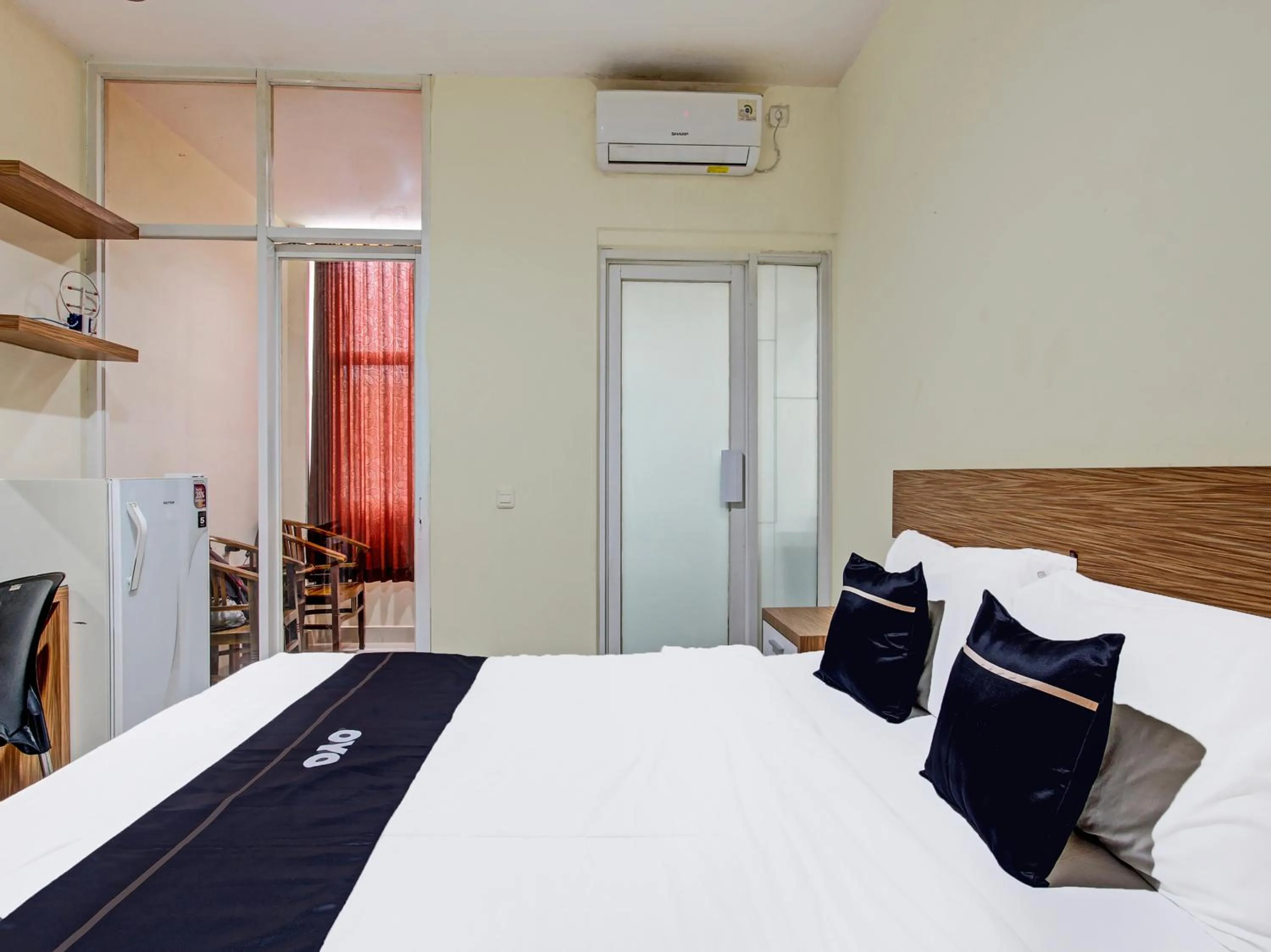 Bedroom in Collection O 90253 DHelomi