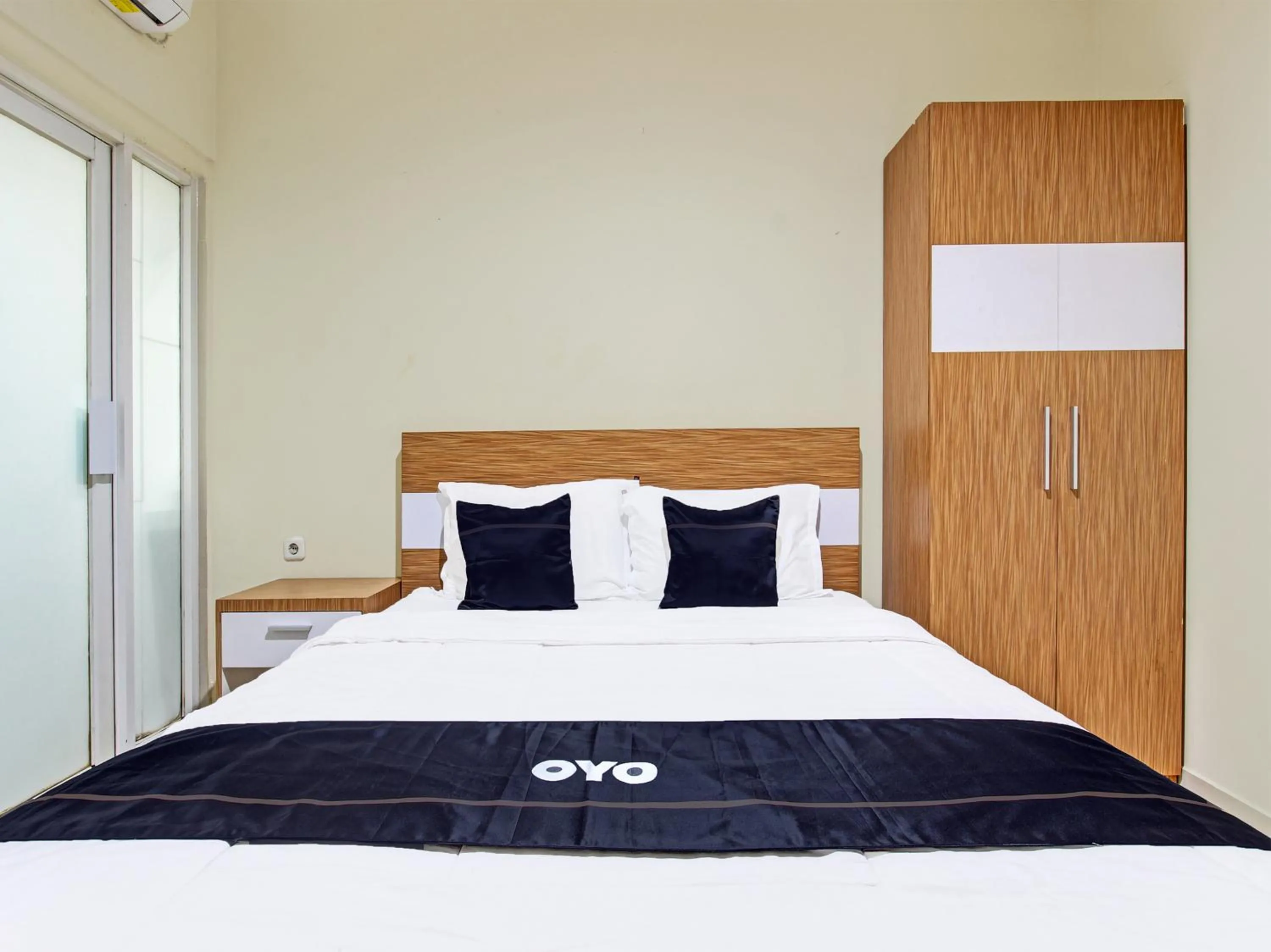 Bedroom in Collection O 90253 DHelomi