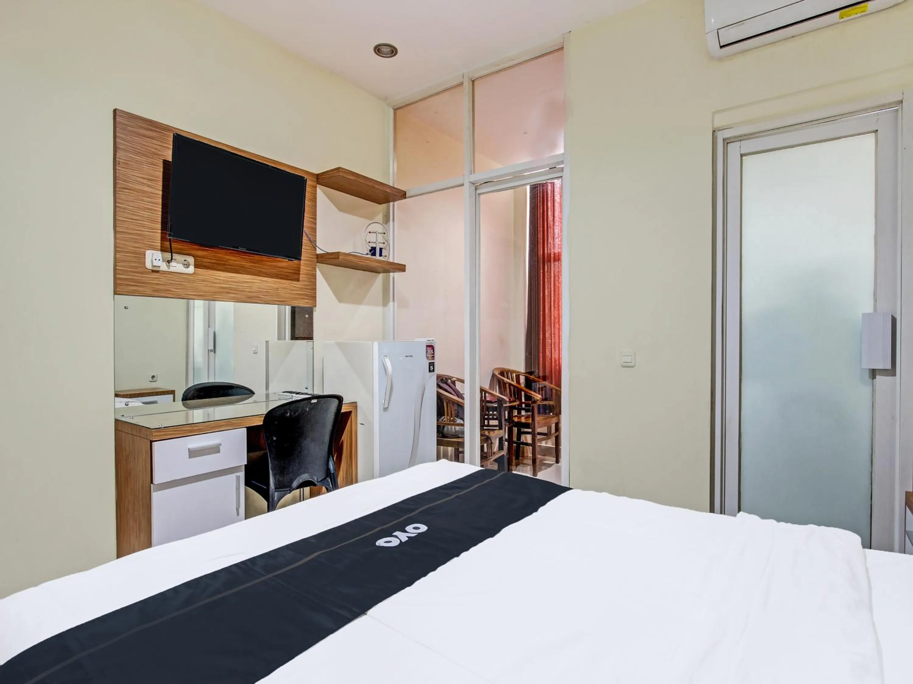 Bedroom in Collection O 90253 DHelomi