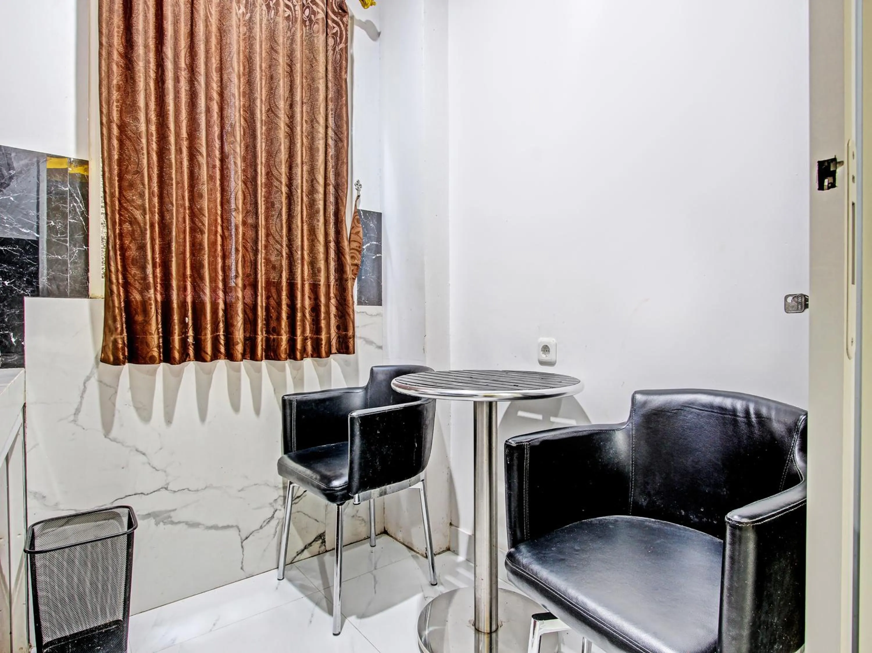 Seating area in Collection O 90253 DHelomi