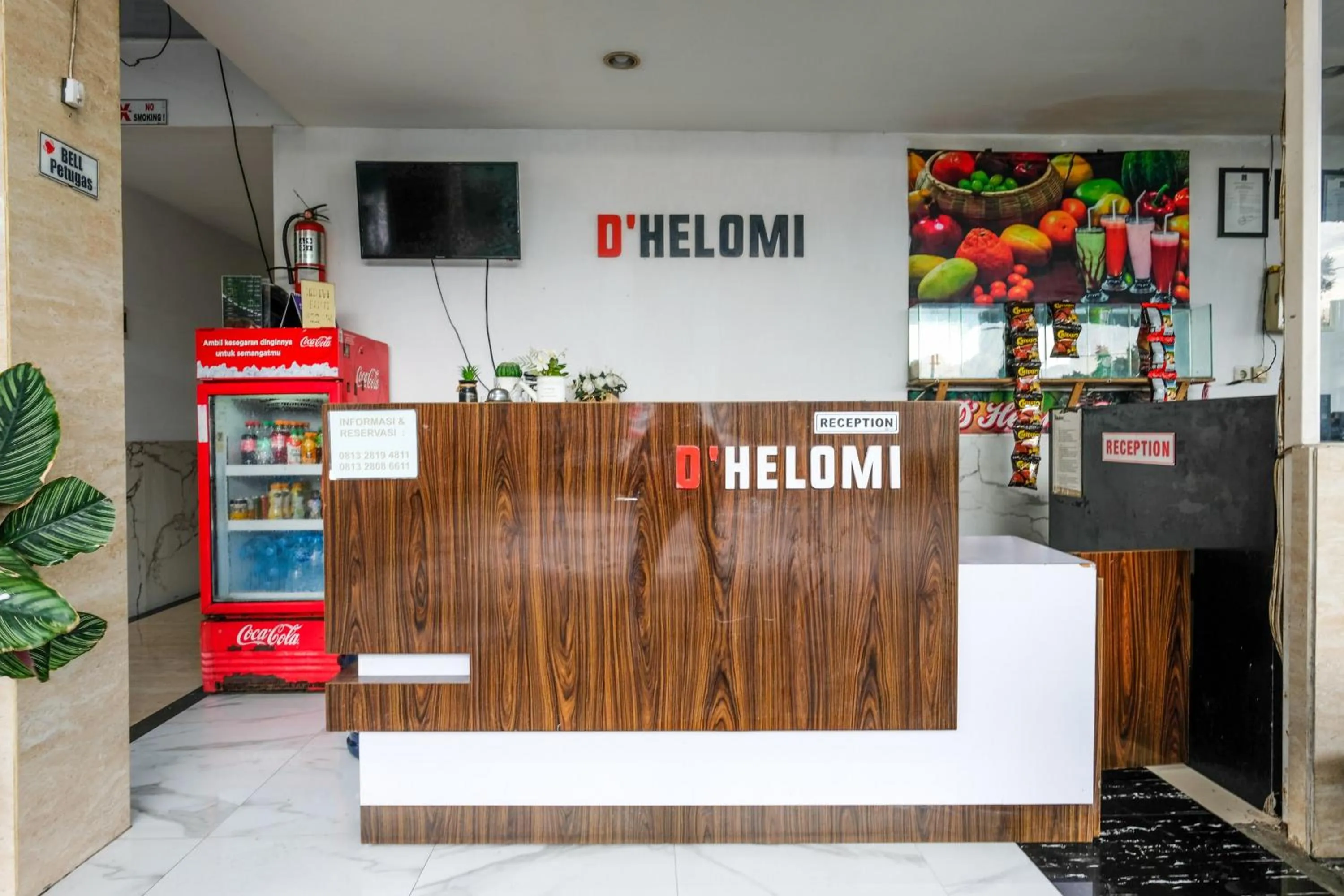 Lobby or reception in Urbanview Hotel DHelomi Homestay near UPN Veteran