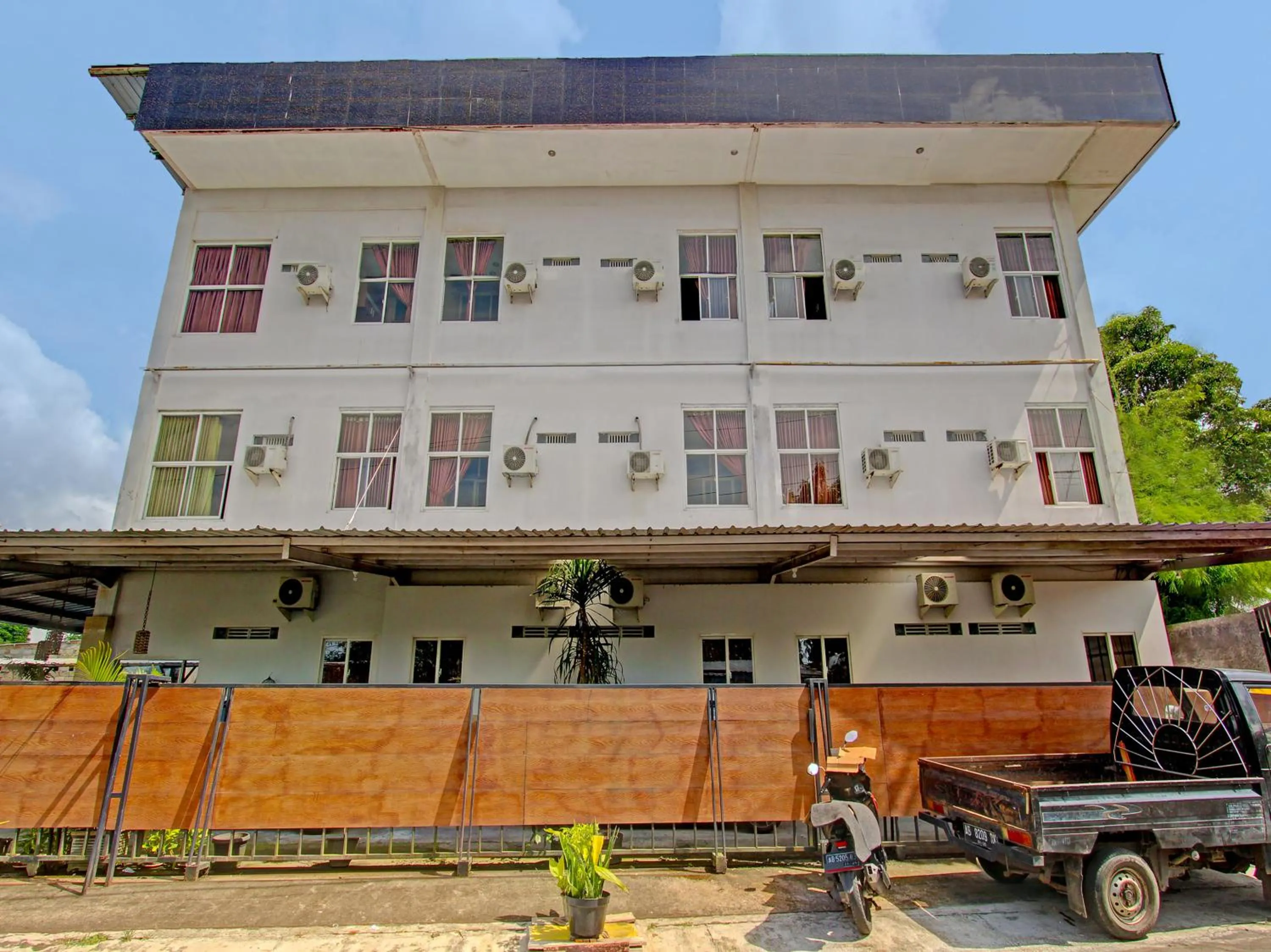 Property building in Collection O 90253 DHelomi