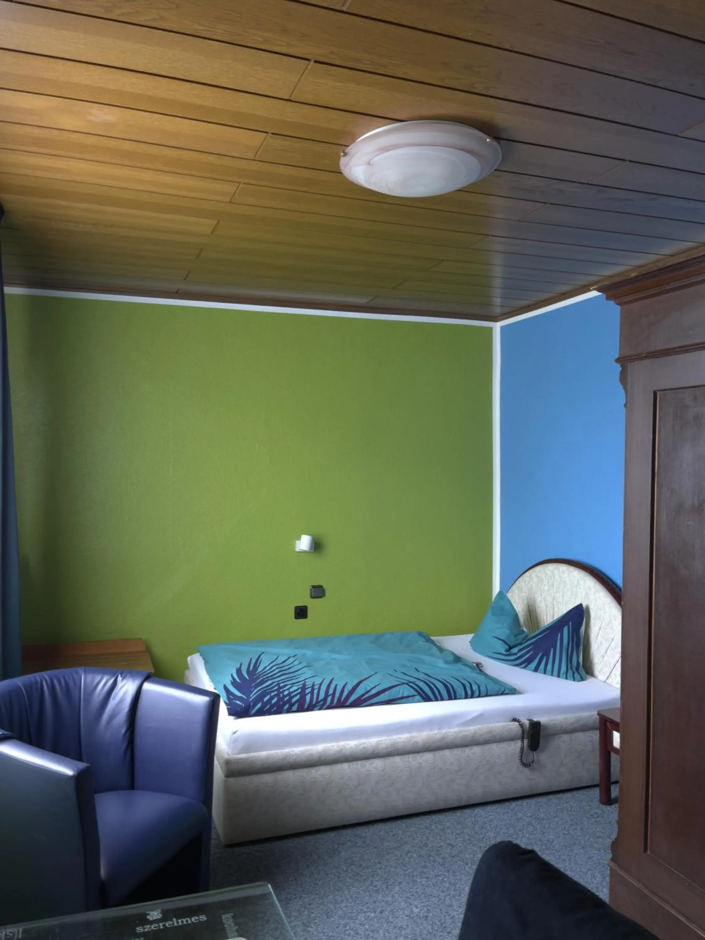 Bed in Stadthotel Bartels