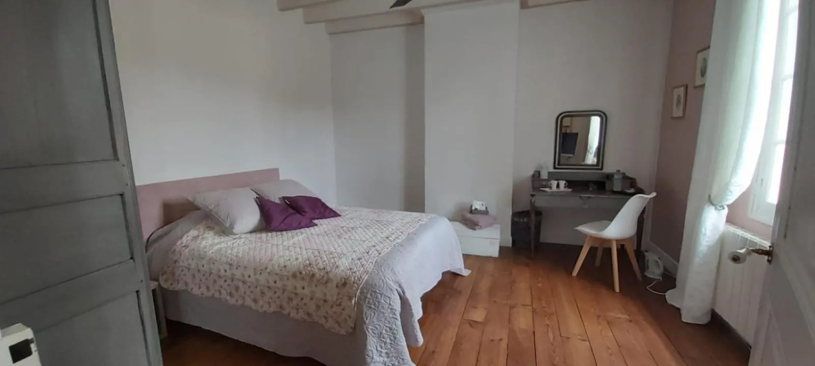 Photo of the whole room, Bed in Les Eygletières