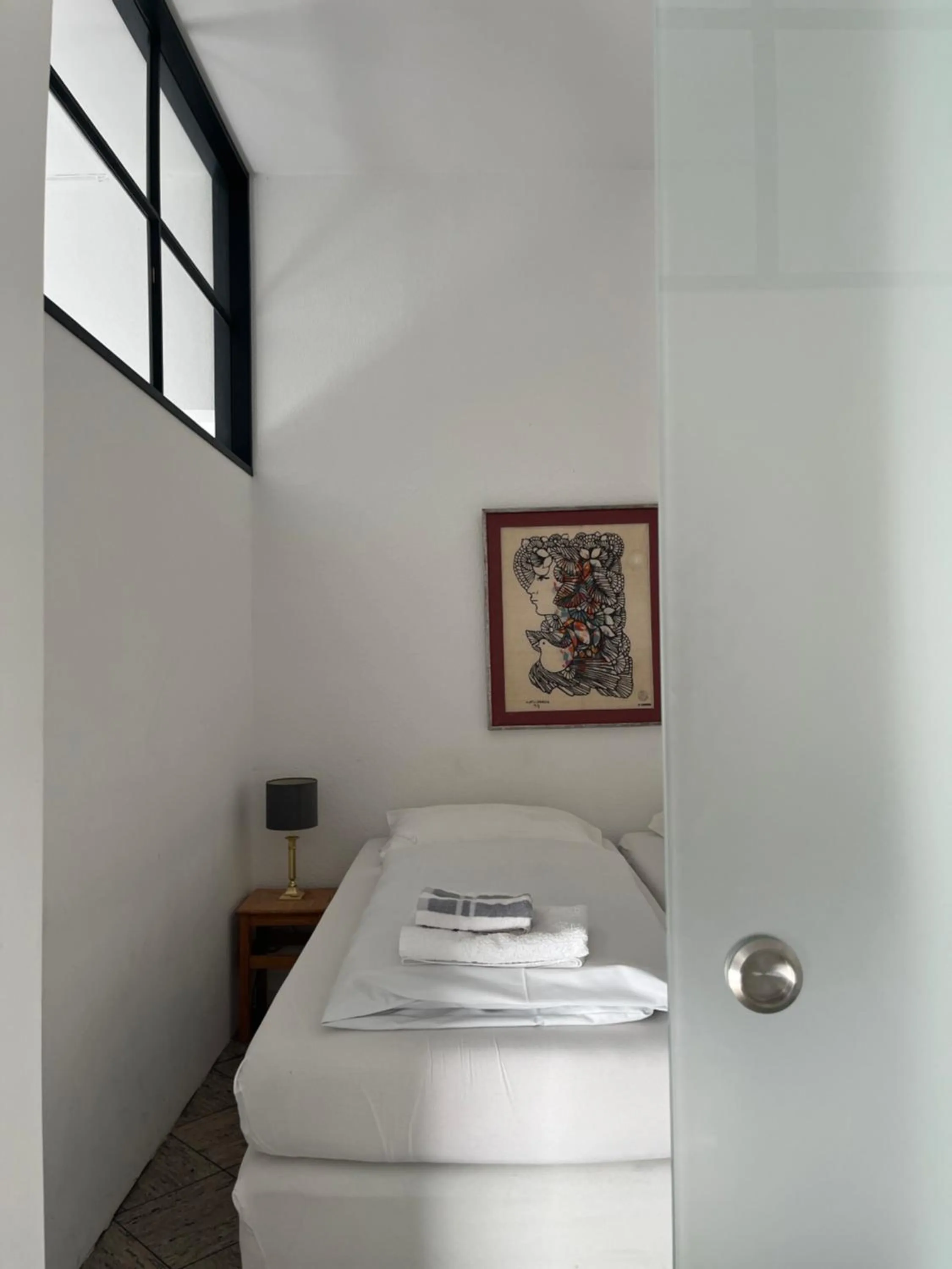 Bedroom, Bed in World House Wetten