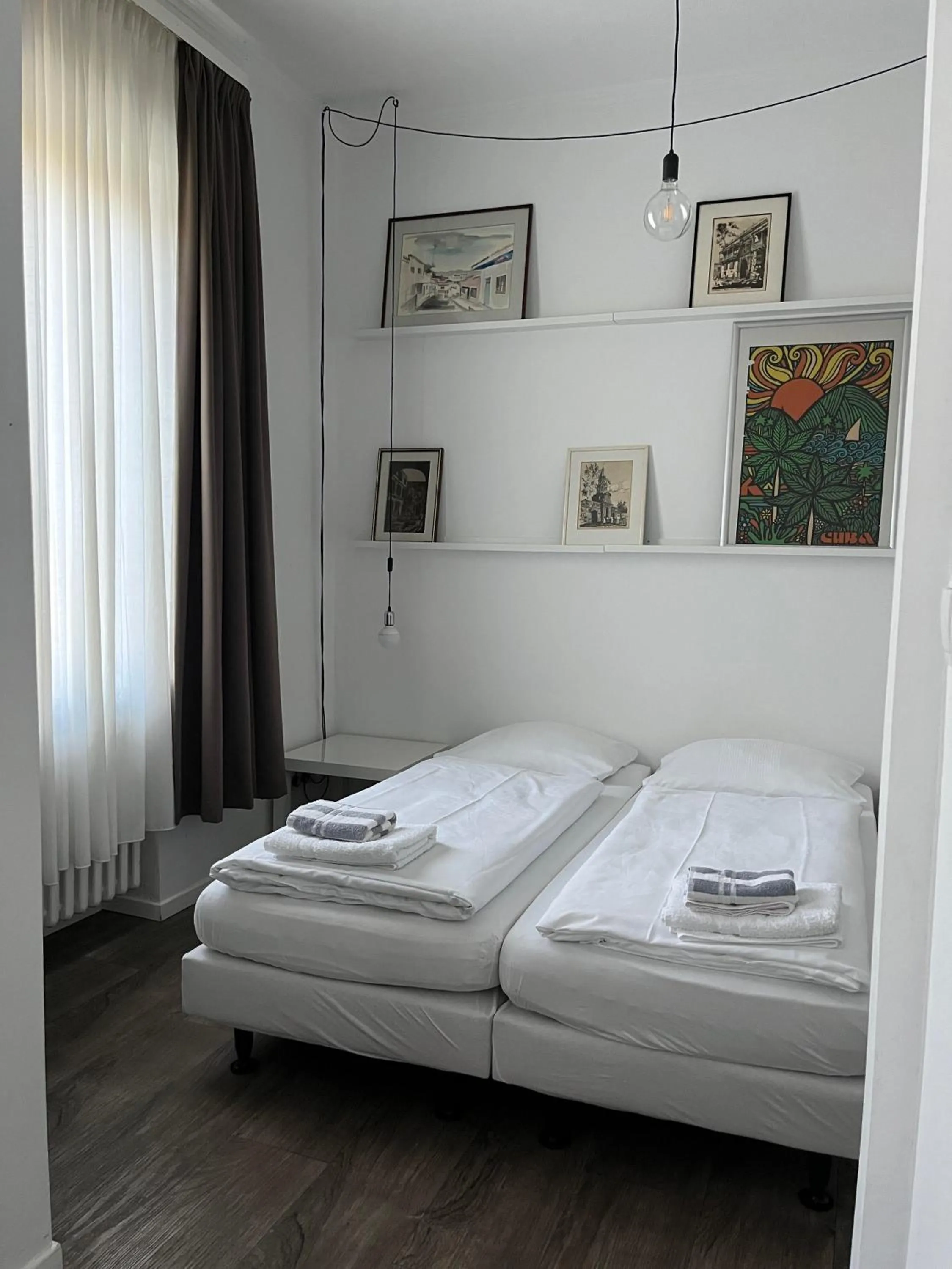 Bedroom, Bed in World House Wetten