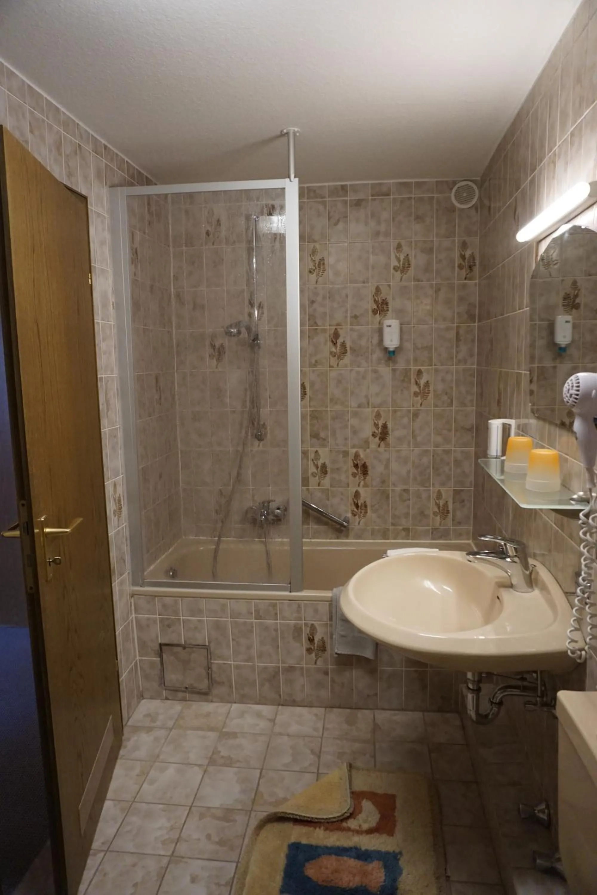 Bathroom in Hotel-Restaurant Weinhaus Grebel