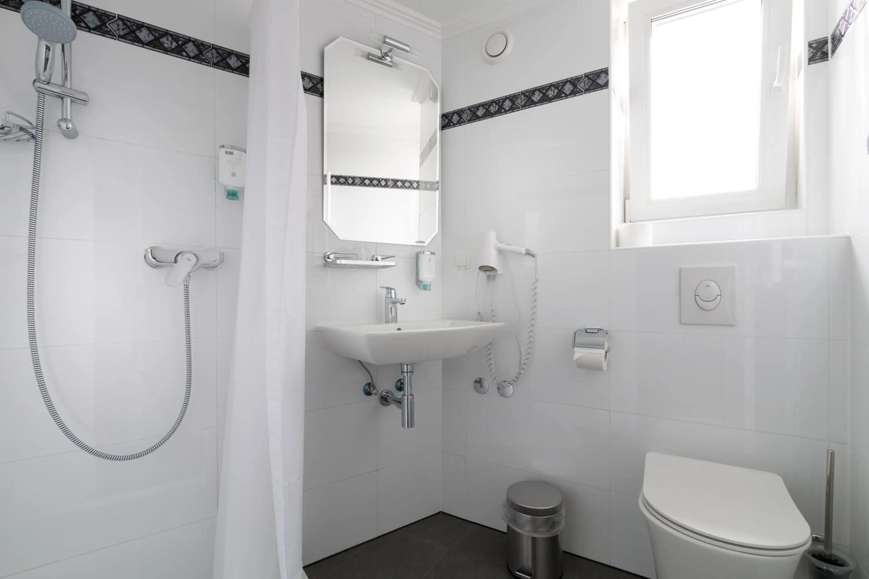 Bathroom in Hotel ATLANTA Darmstadt