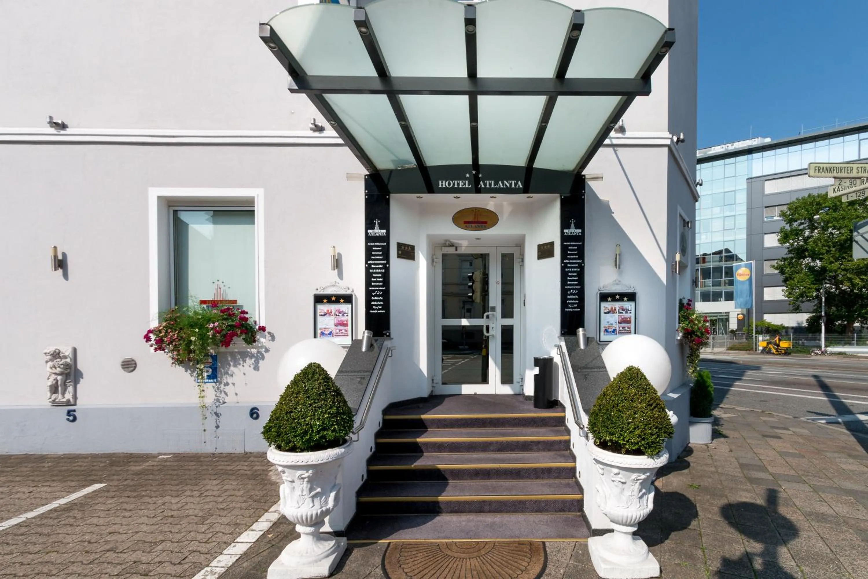 Facade/entrance in Hotel ATLANTA Darmstadt