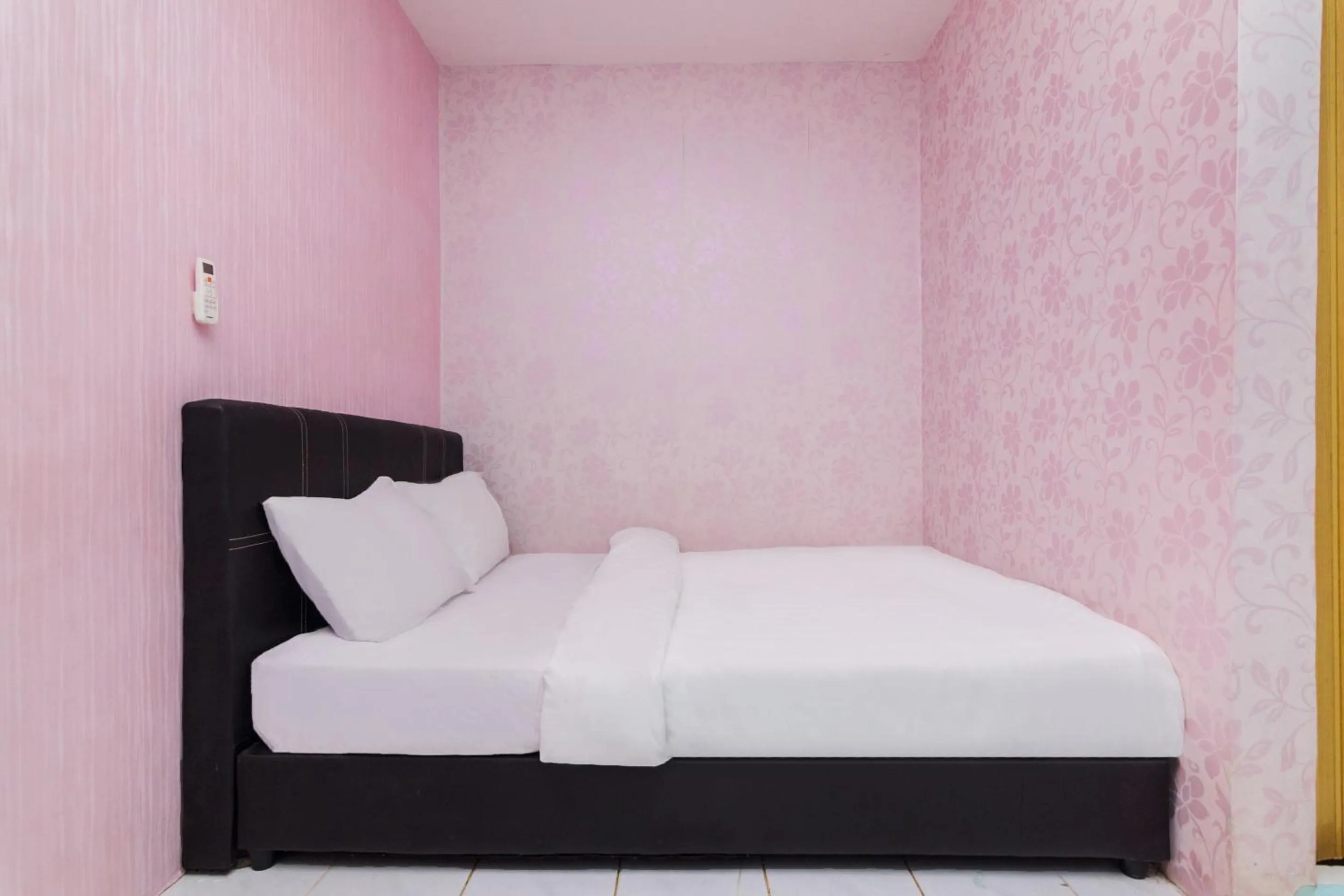 Bedroom, Bed in OYO Life 2466 Galaxy Kost