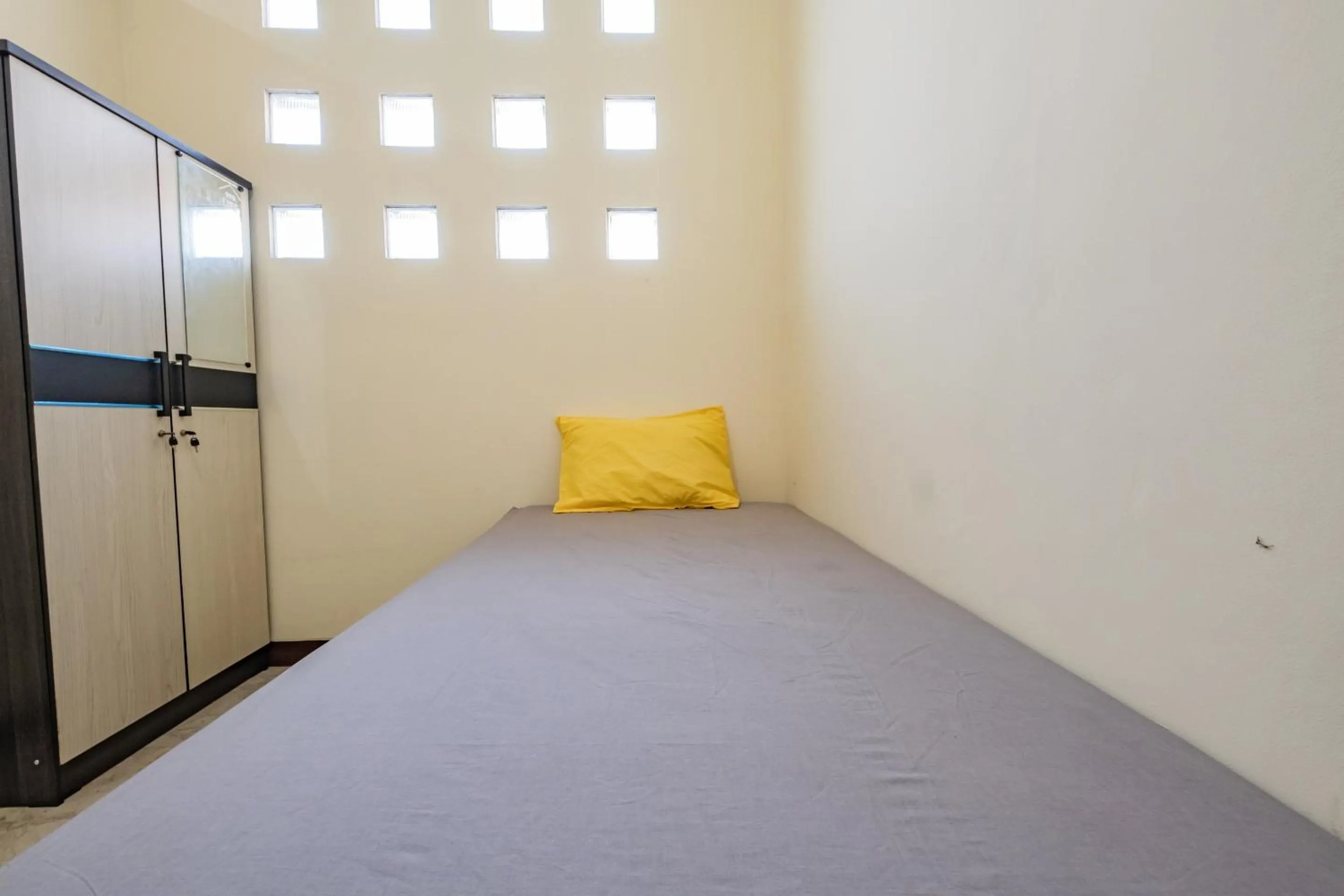 Bedroom, Bed in OYO Life 2216 Griya Jakasetia