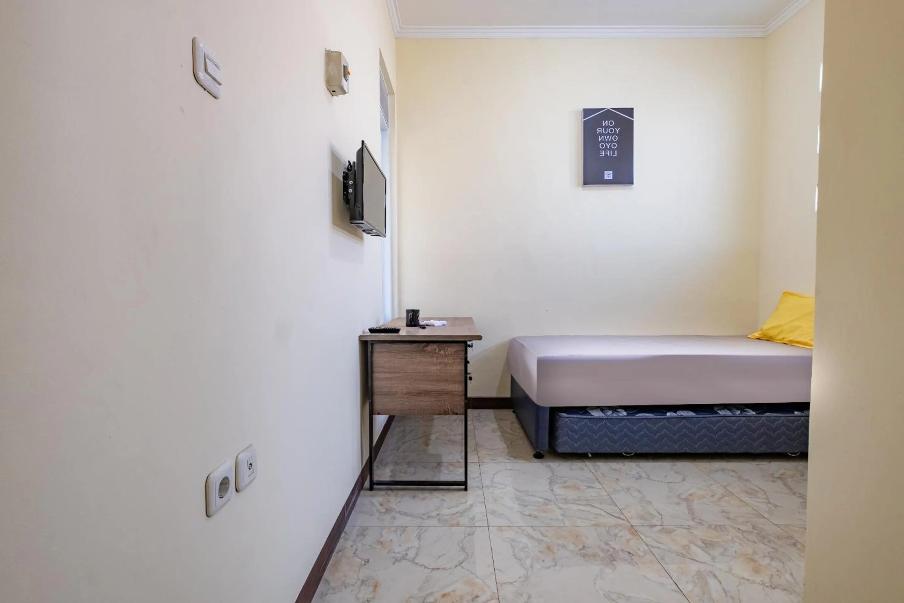 Bedroom, Bed in OYO Life 2216 Griya Jakasetia