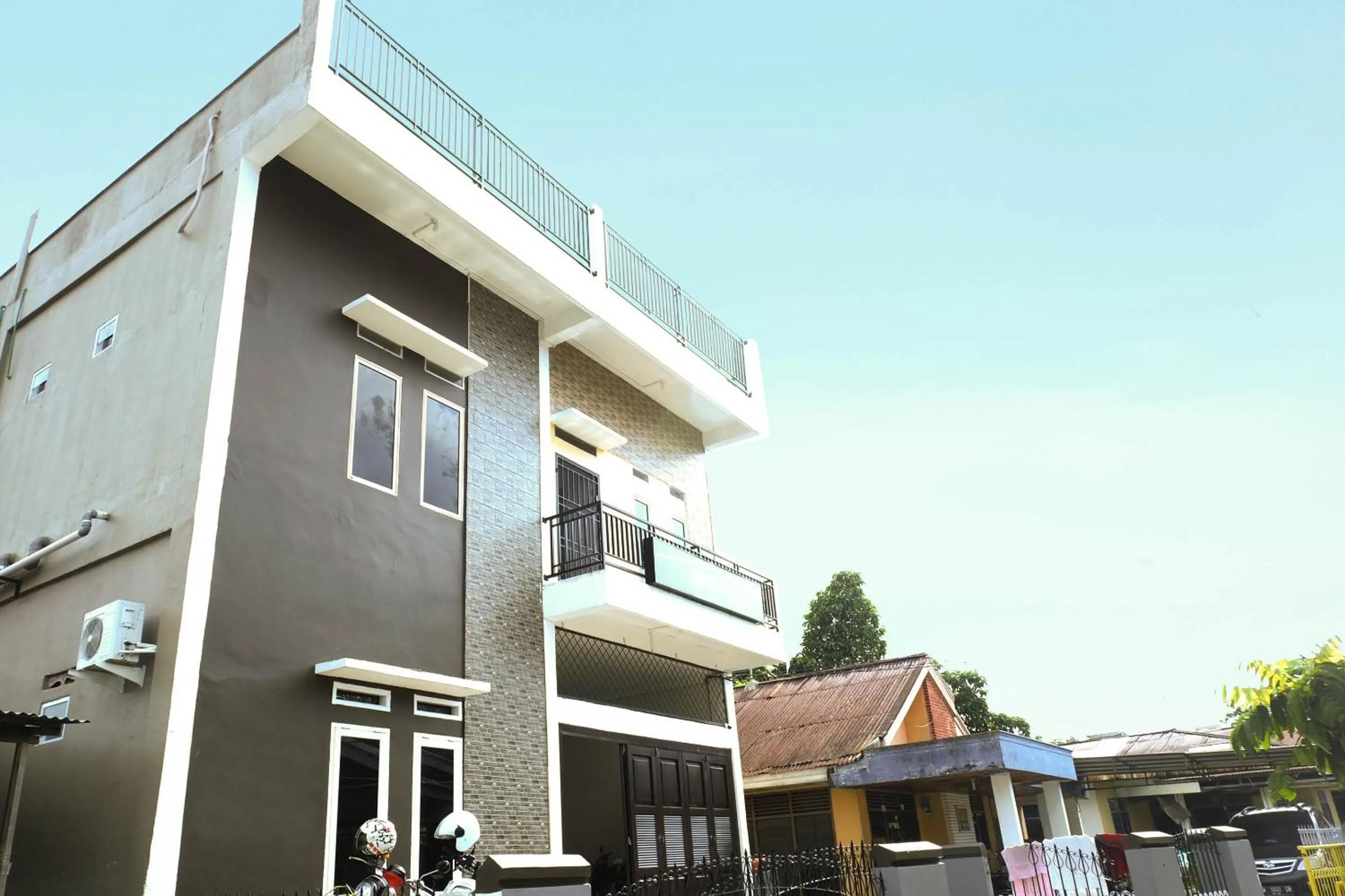 Facade/entrance in OYO Life 2507 Rooftop Homestay