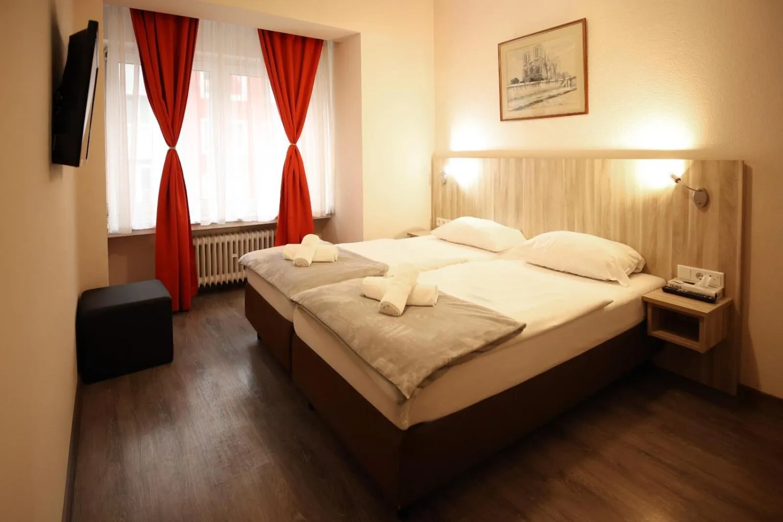 Photo of the whole room, Bed in Hotel Paris