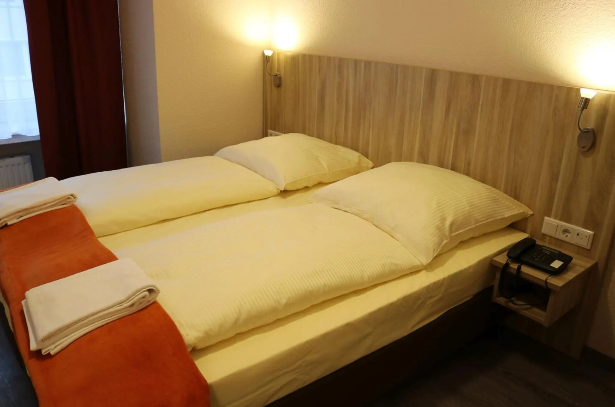 Photo of the whole room, Bed in Hotel Paris