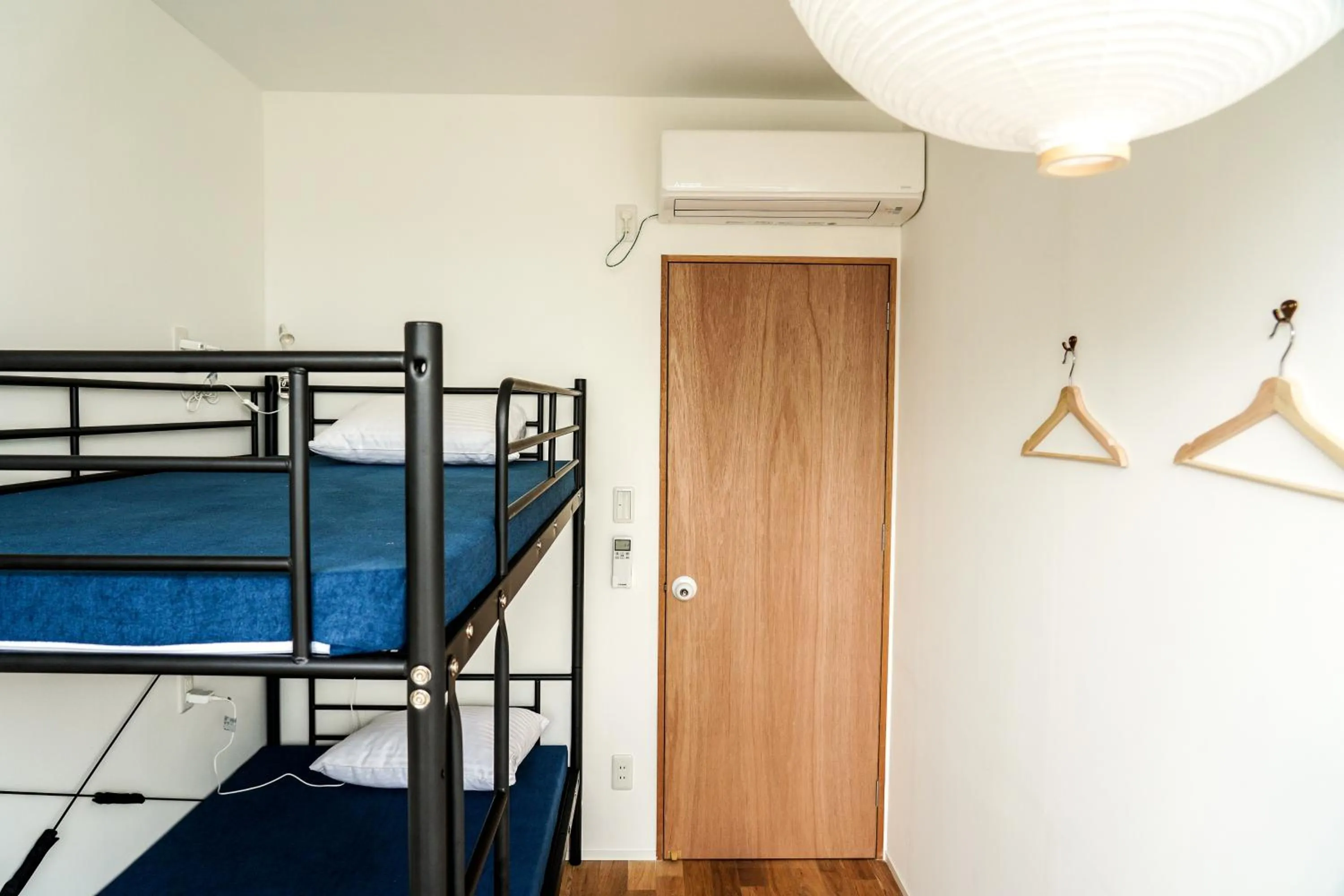 Bed in 商店街で暮らすように泊まる-アラシマホステル-