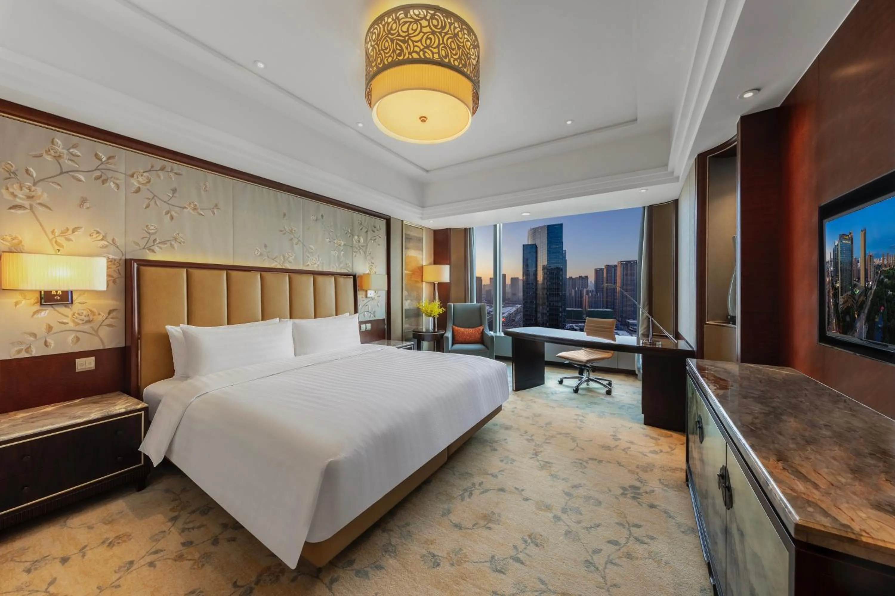 Photo of the whole room, Bed in Shangri-La Shenyang