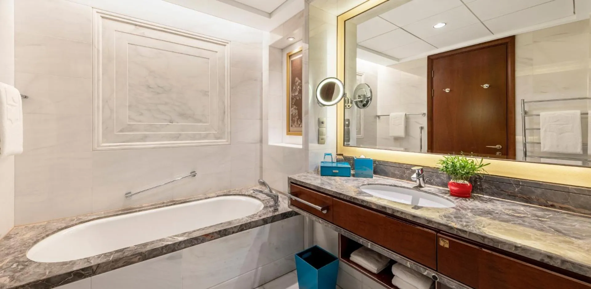 Bathroom in Shangri-La Shenyang