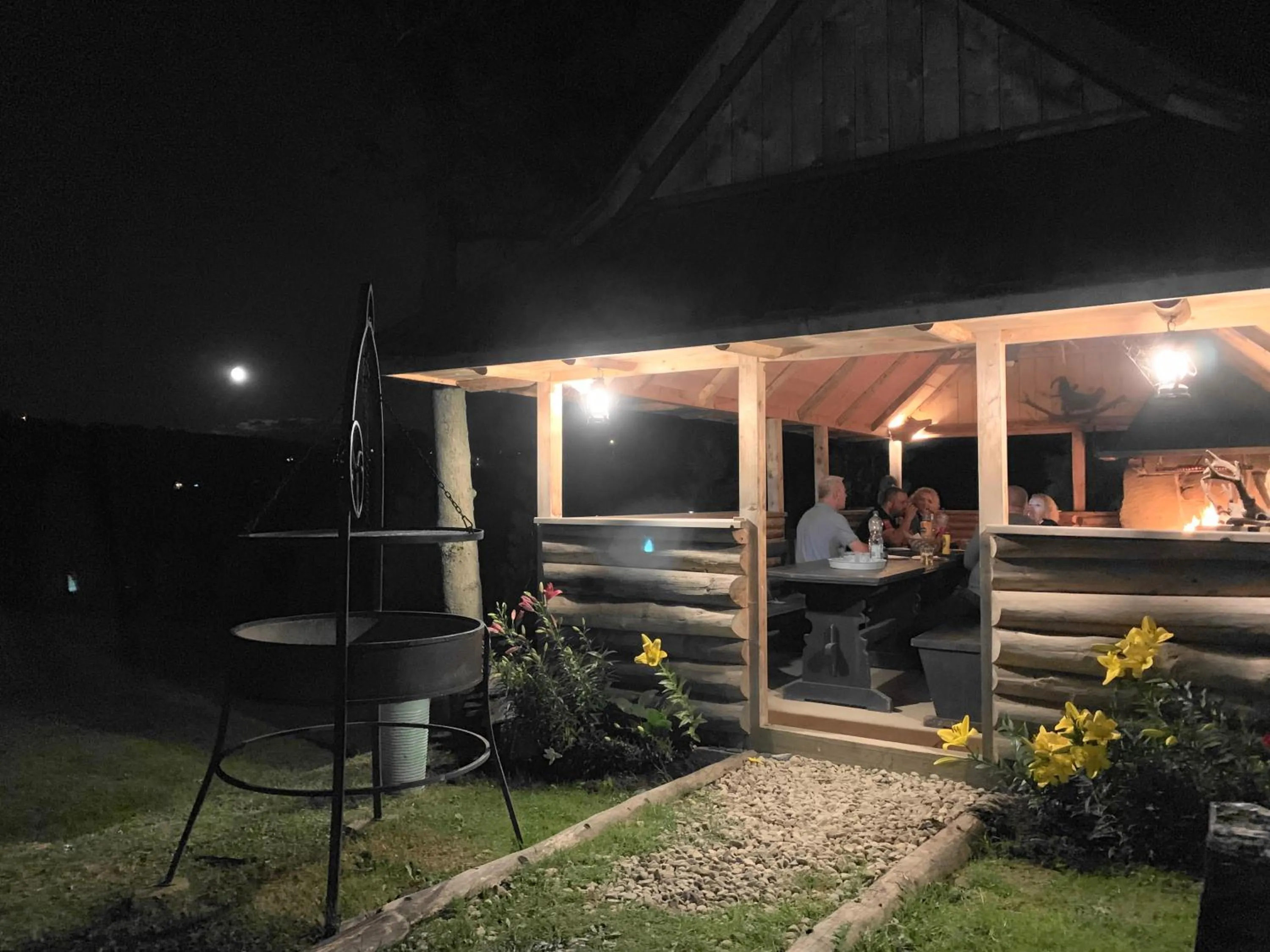 BBQ facilities in Pensjonat u Bartka - Wyzywienie na miejscu