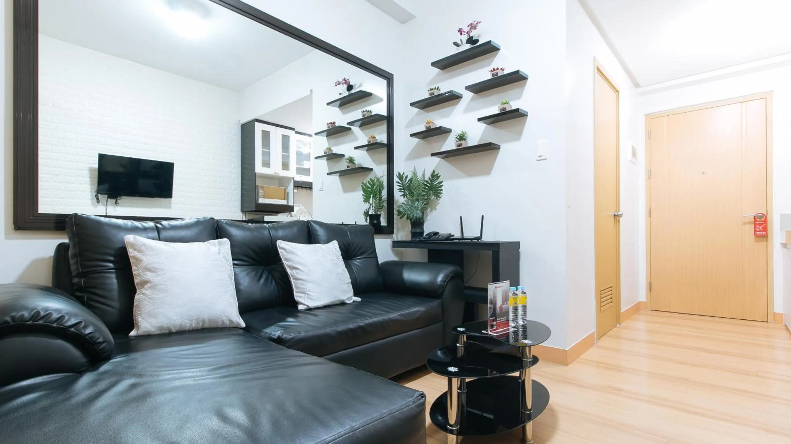 Living room, Seating Area in RedDoorz Premium @ SMDC Fairview 2