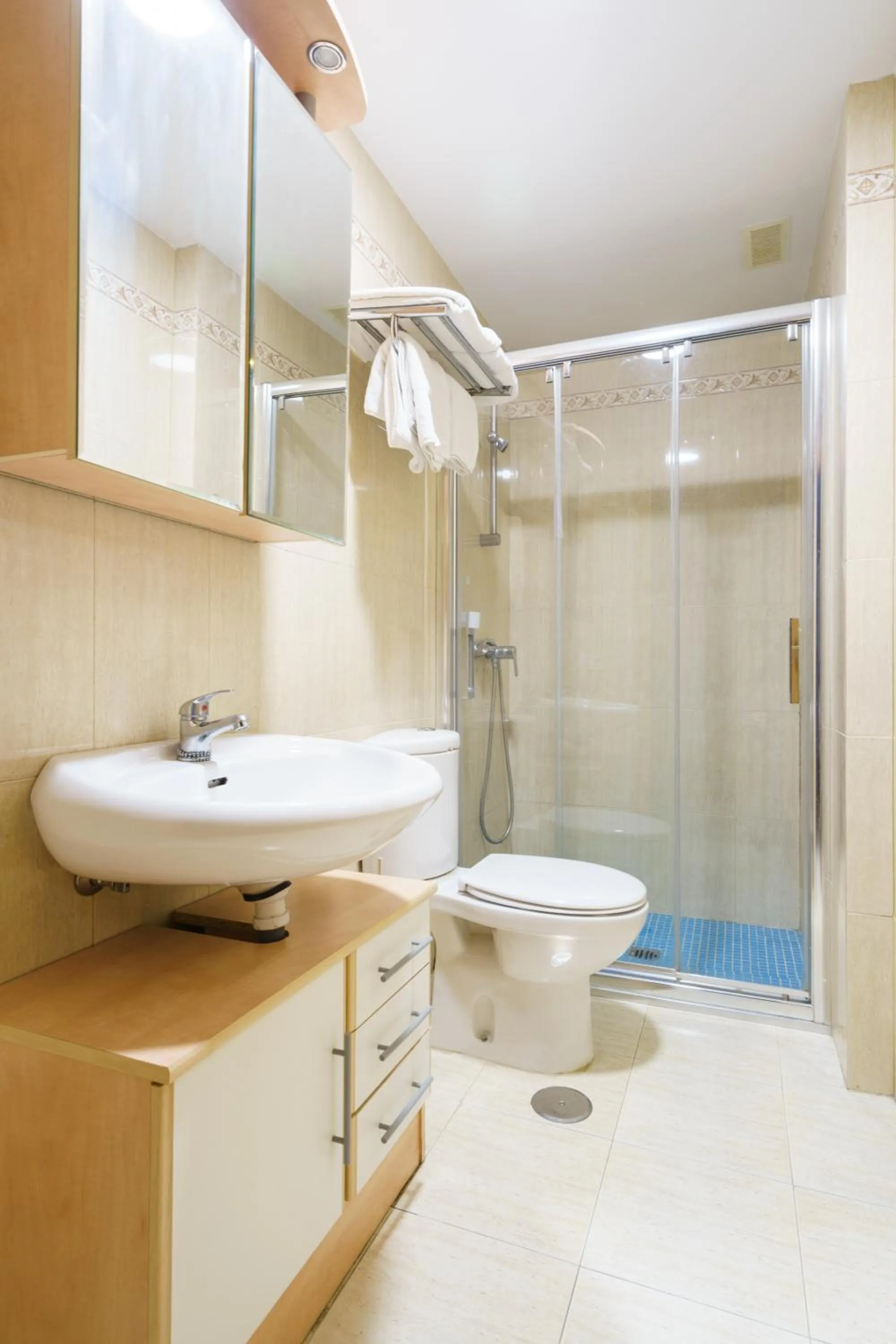 Toilet in Hostal Frasca by Vivere Stays