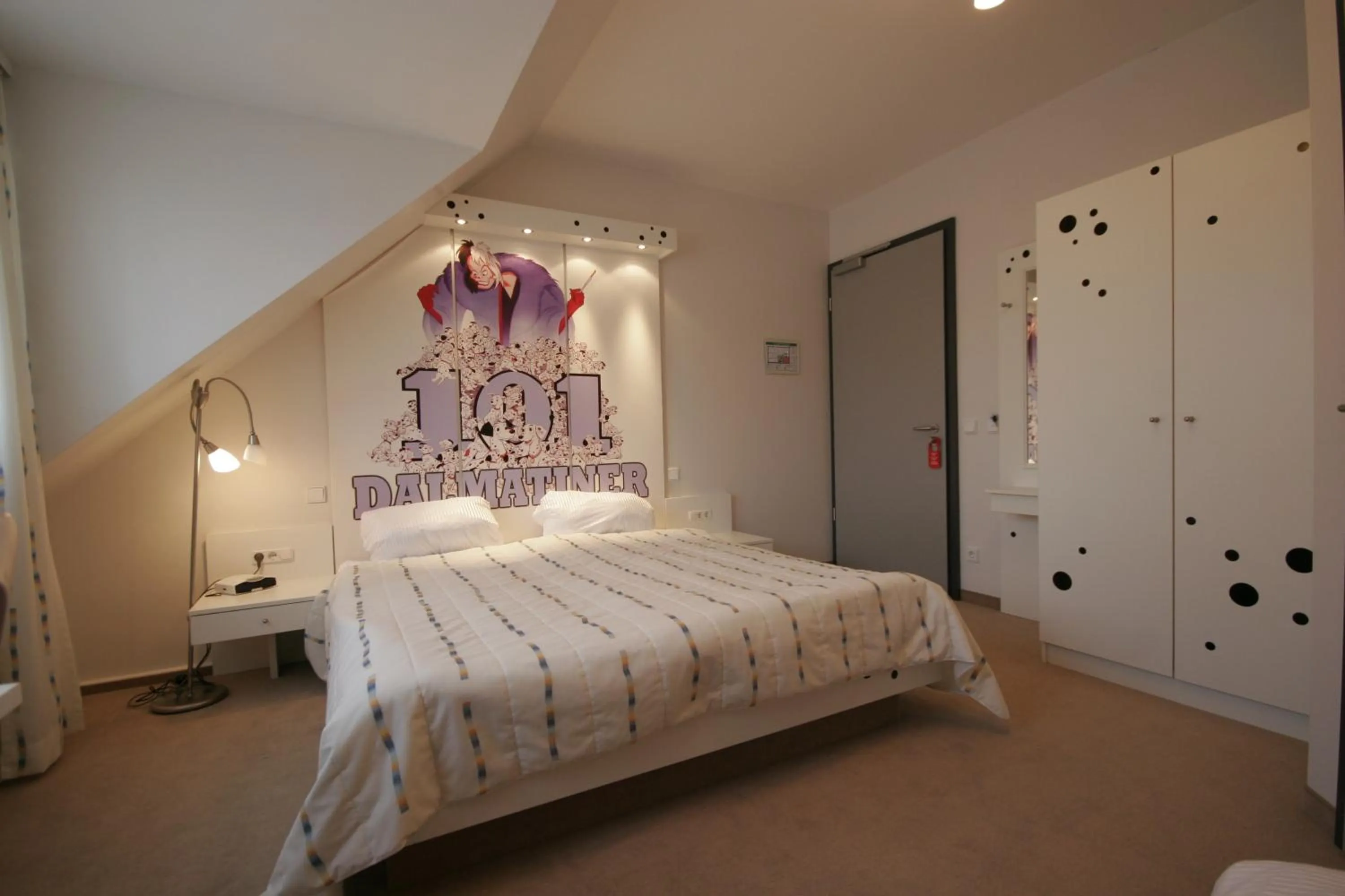 Photo of the whole room, Bed in CineHotel Maroni