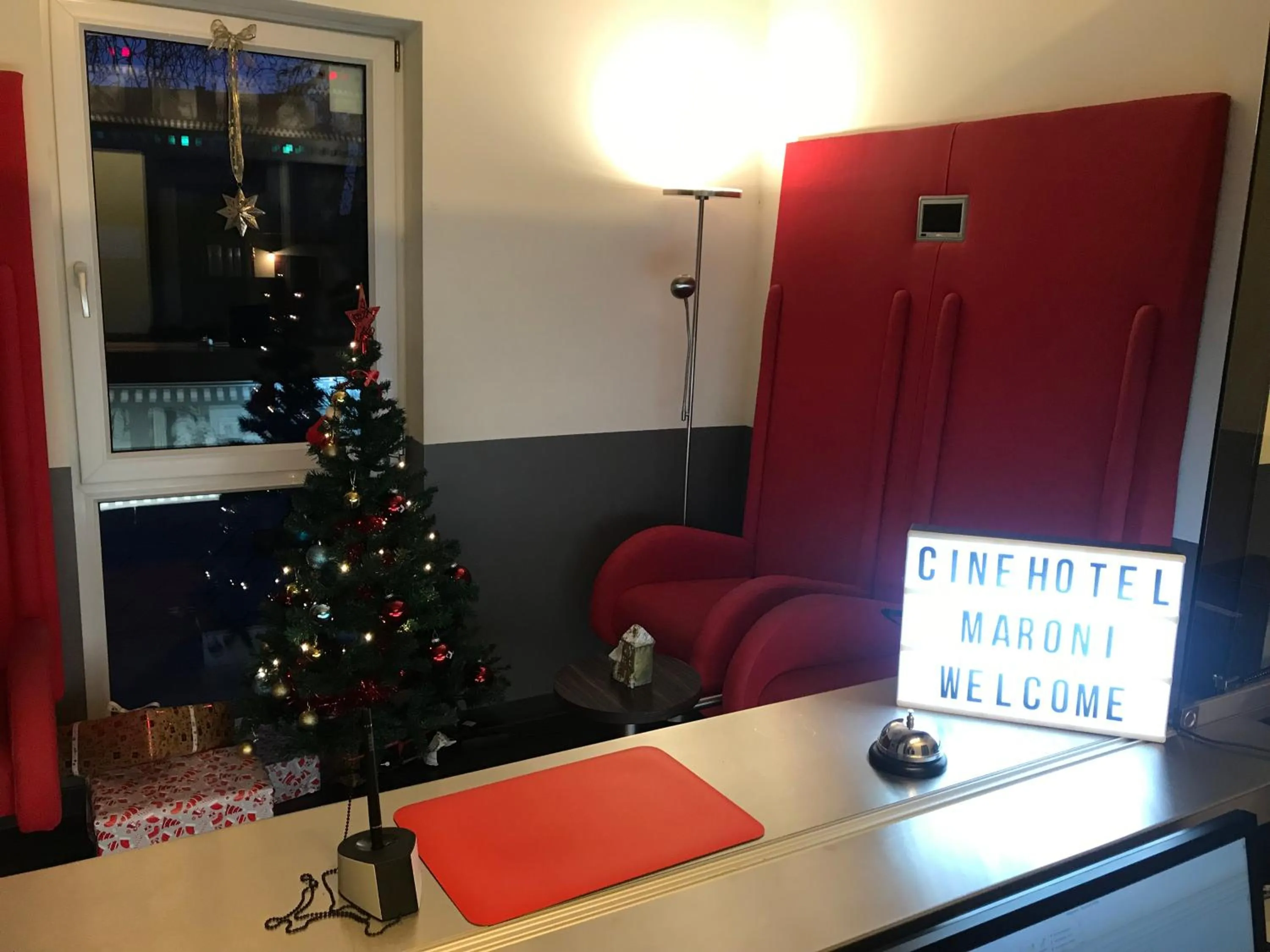 Lobby or reception in CineHotel Maroni