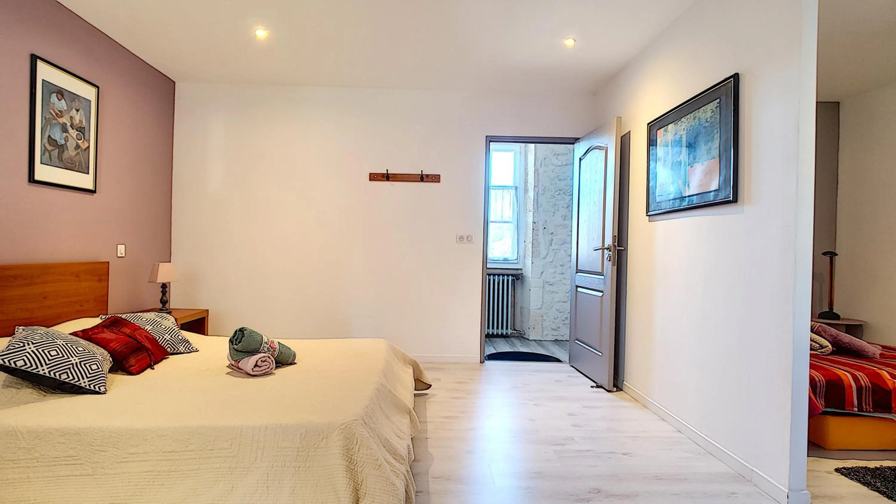 Photo of the whole room, Bed in Jardin d'arcy - chambres d'hôtes avec piscine et SPA