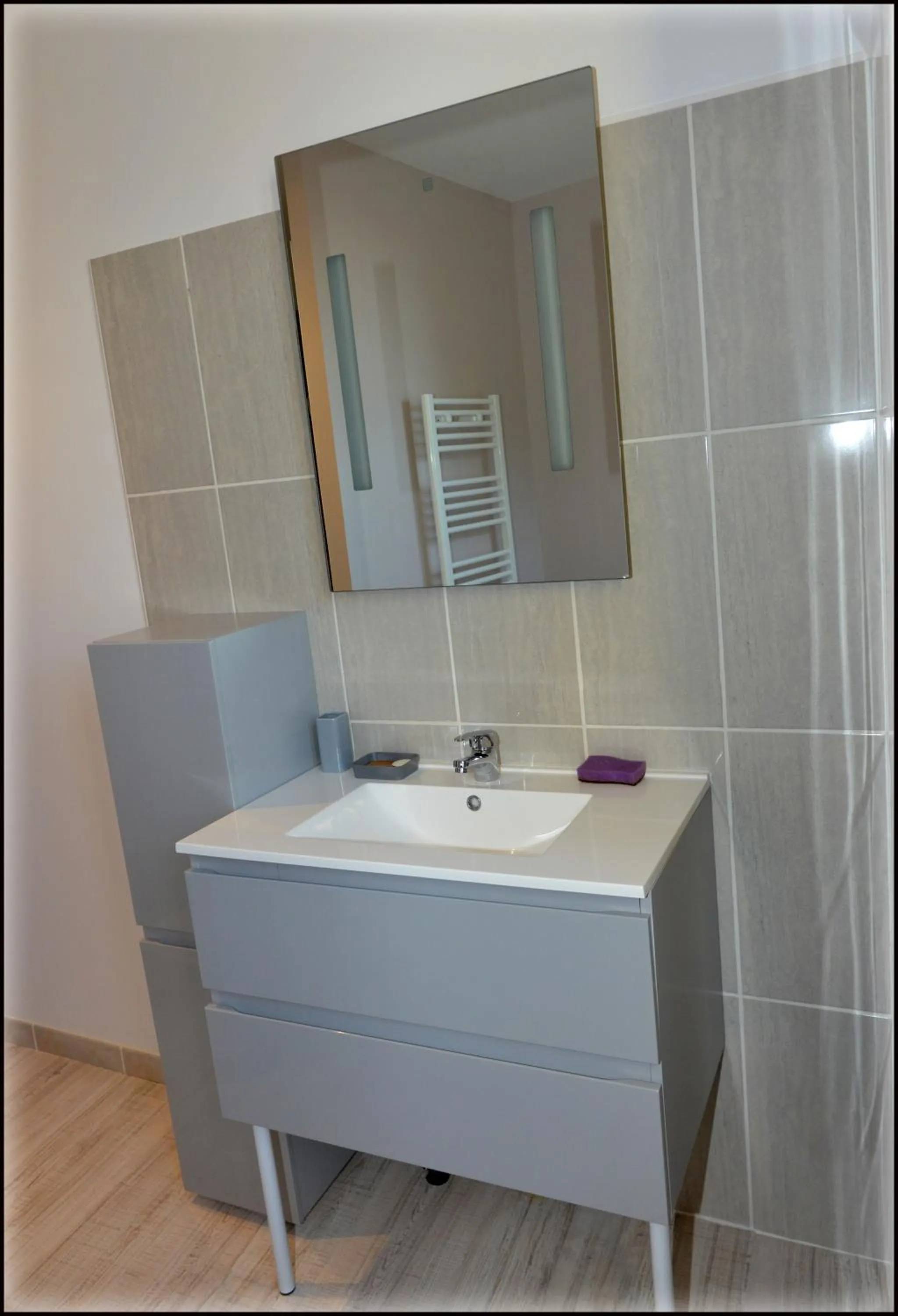 Bathroom in Jardin d'arcy - chambres d'hôtes avec piscine et SPA