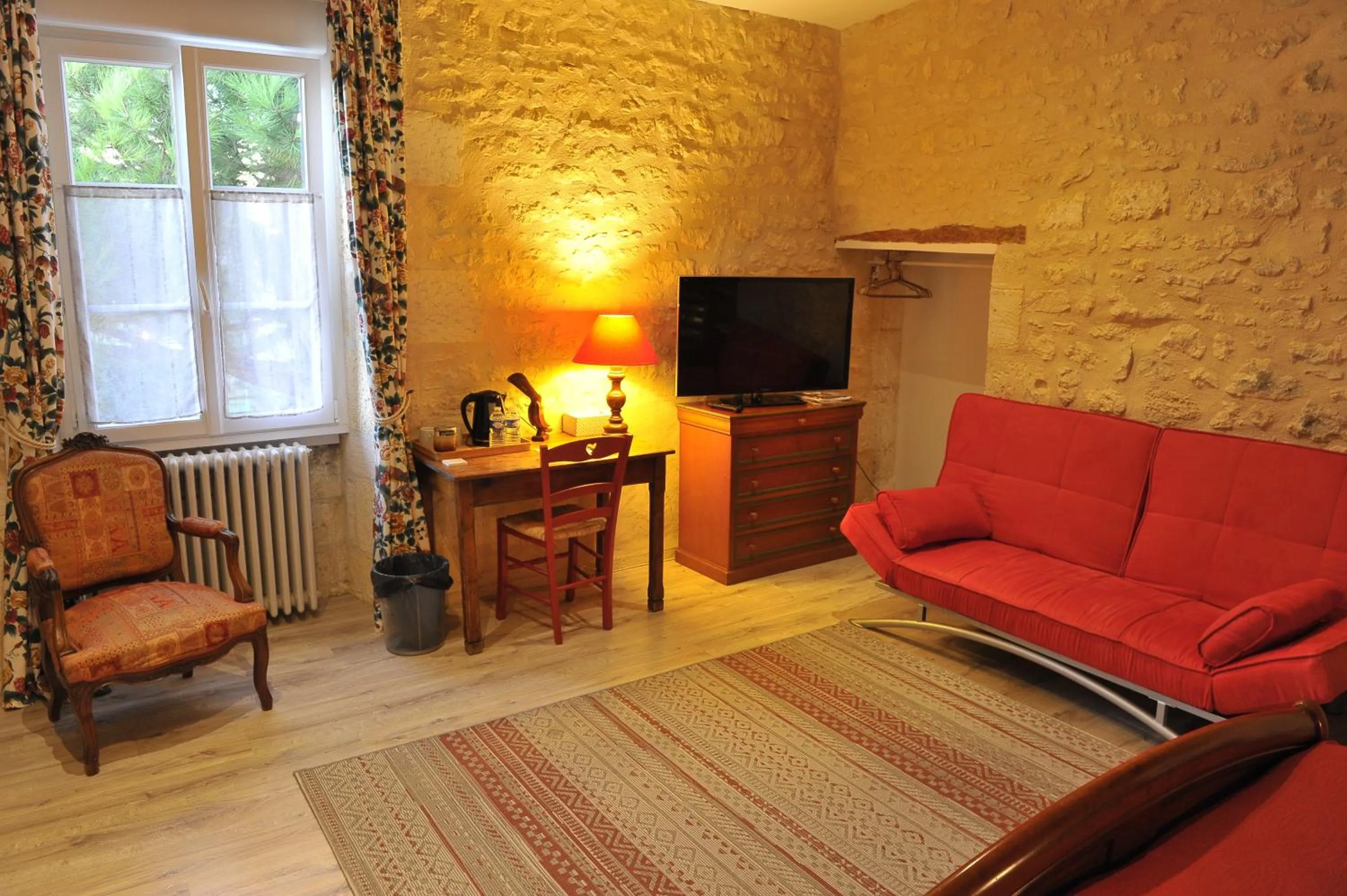 Seating area in Jardin d'arcy - chambres d'hôtes avec piscine et SPA