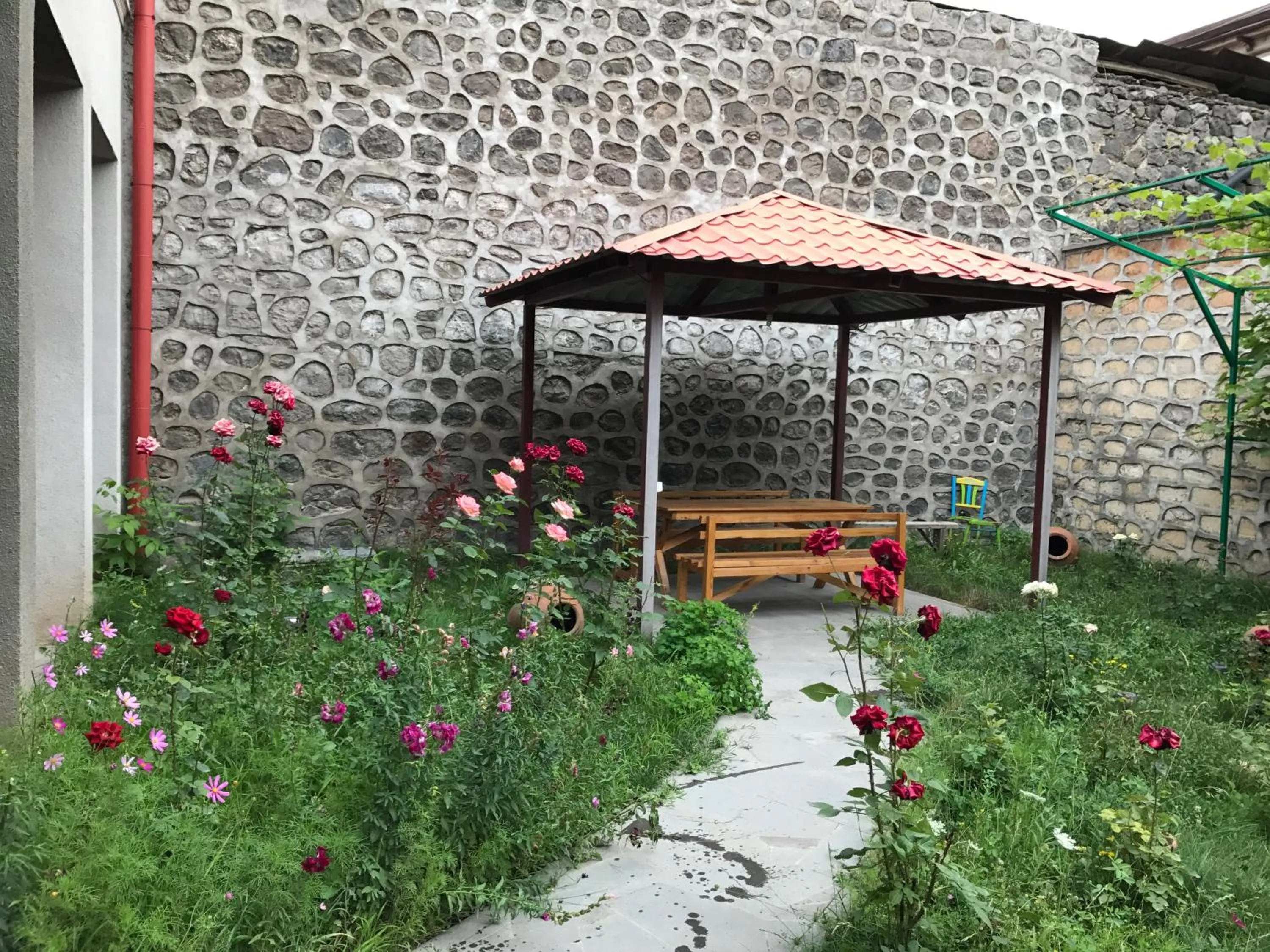 Restaurant/places to eat in Christy Hotel