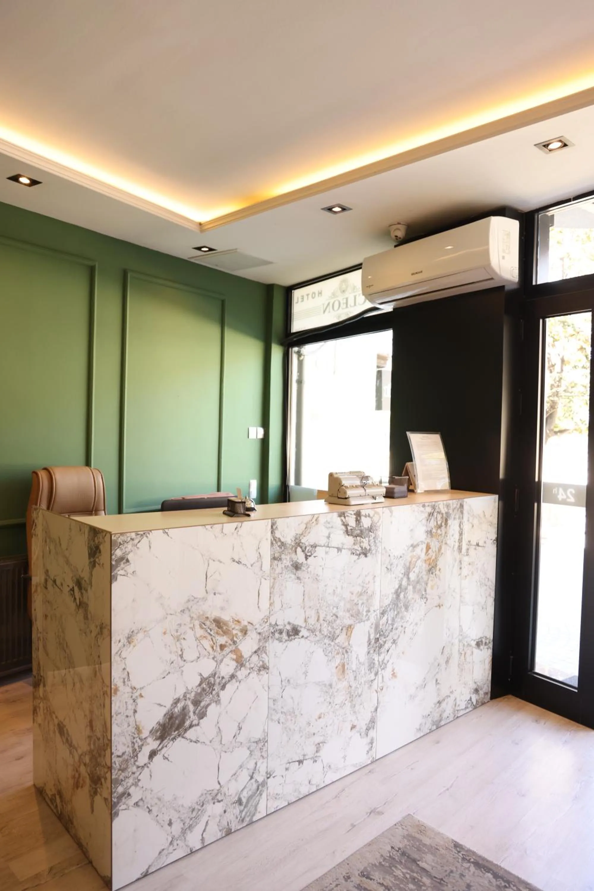 Hotel Cleon