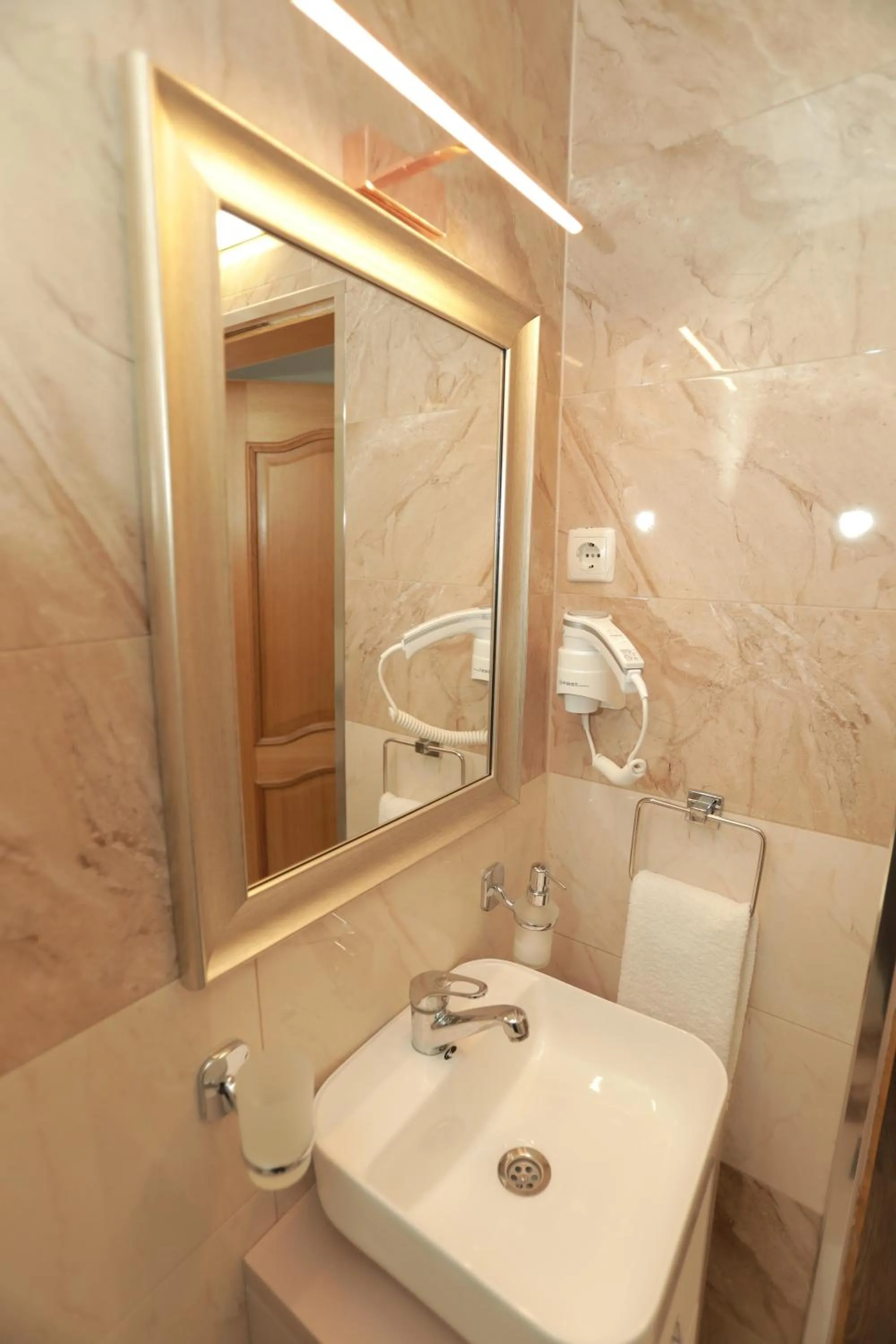 Double Room with Balcony in Hotel Cleon
