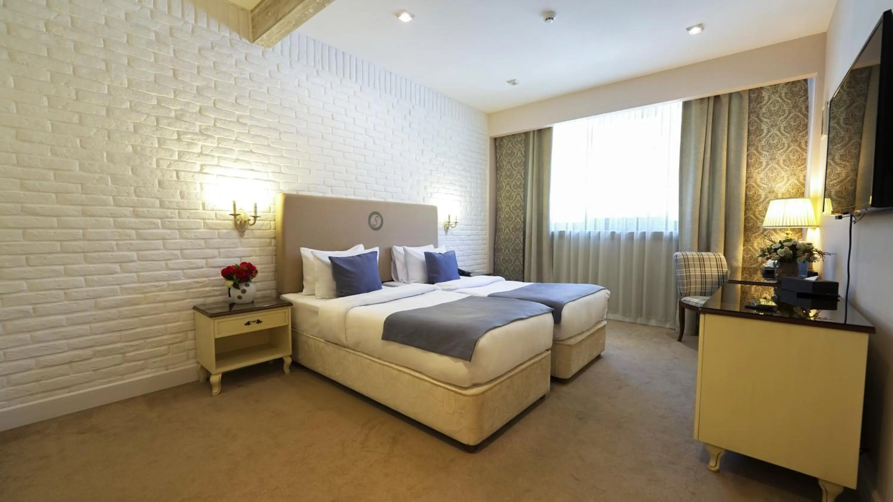 Bed in Sapphire Marine