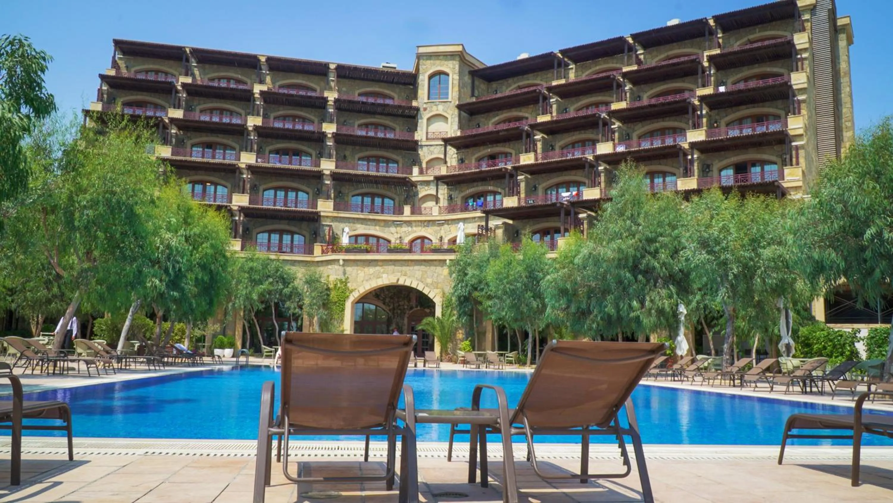 Property building in Sapphire Marine